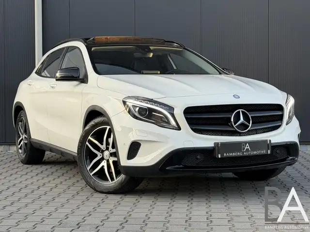 Mercedes-Benz GLA 180 180|carplay|pano|trekhaak