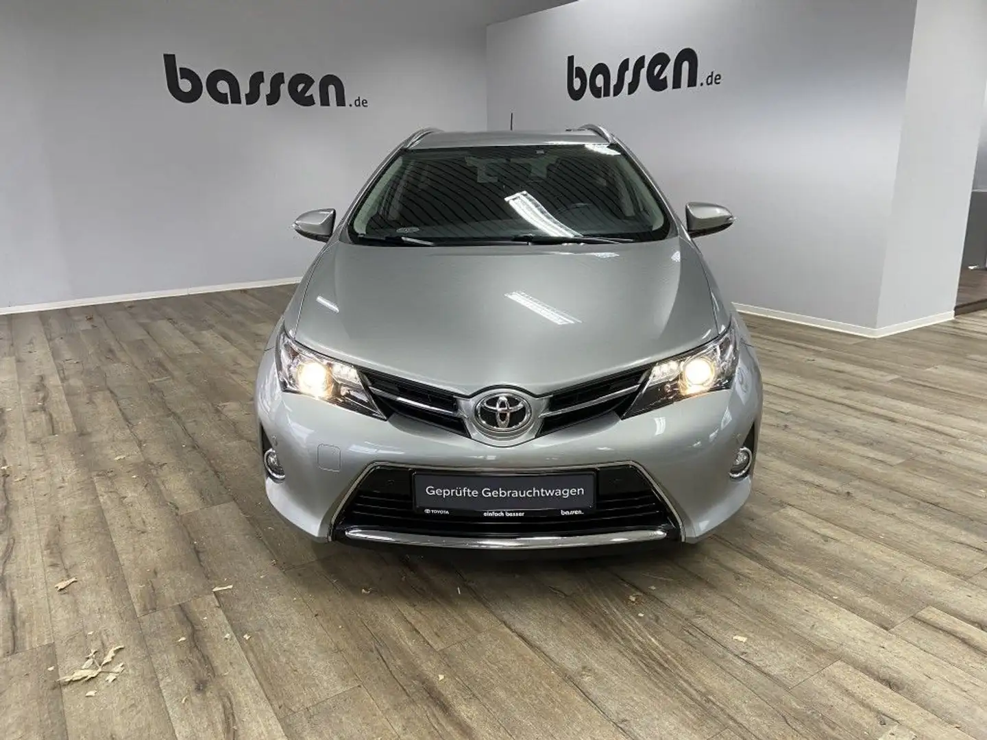 Toyota Auris 1.6 Valvematic Touring Sports Edition Silber - 1
