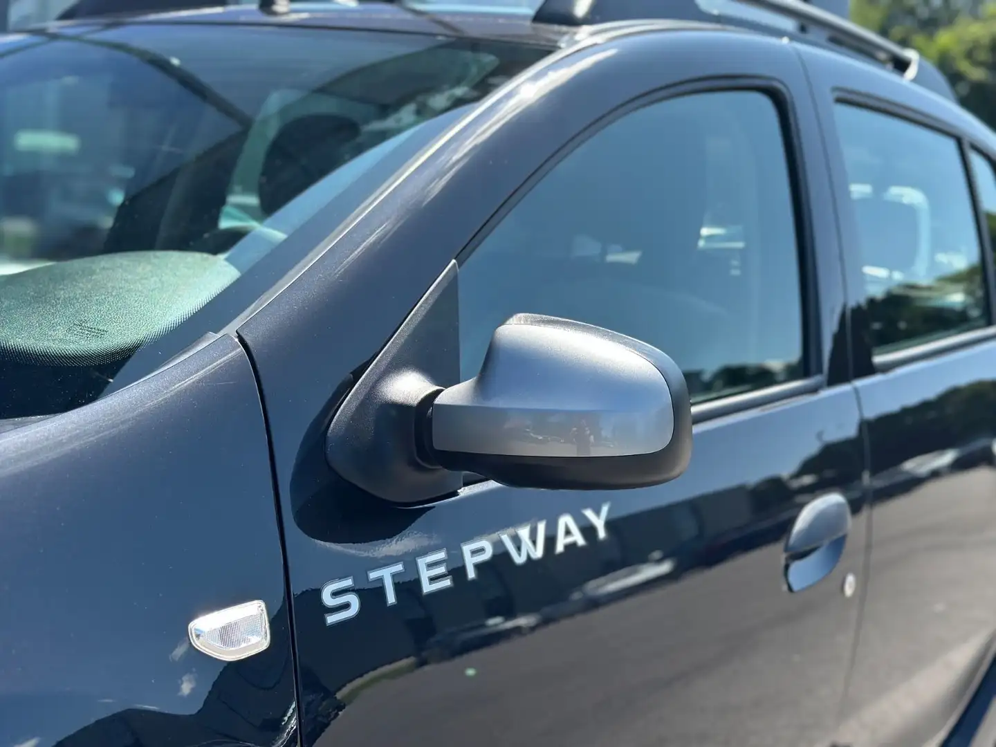 Dacia Sandero TCe 90 Stepway Essential 2.HA/KLIMA/EFL Schwarz - 2