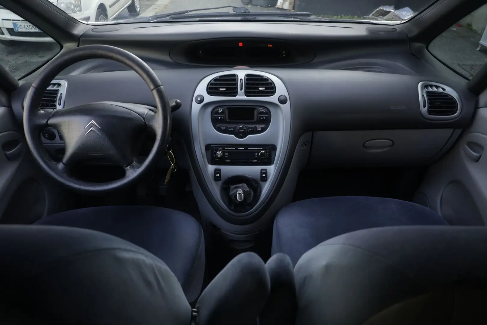 Citroen Xsara Picasso Citroën Xsara Picasso 2.0 HDi Chrono 66KW ANNO 20 Šedá - 2