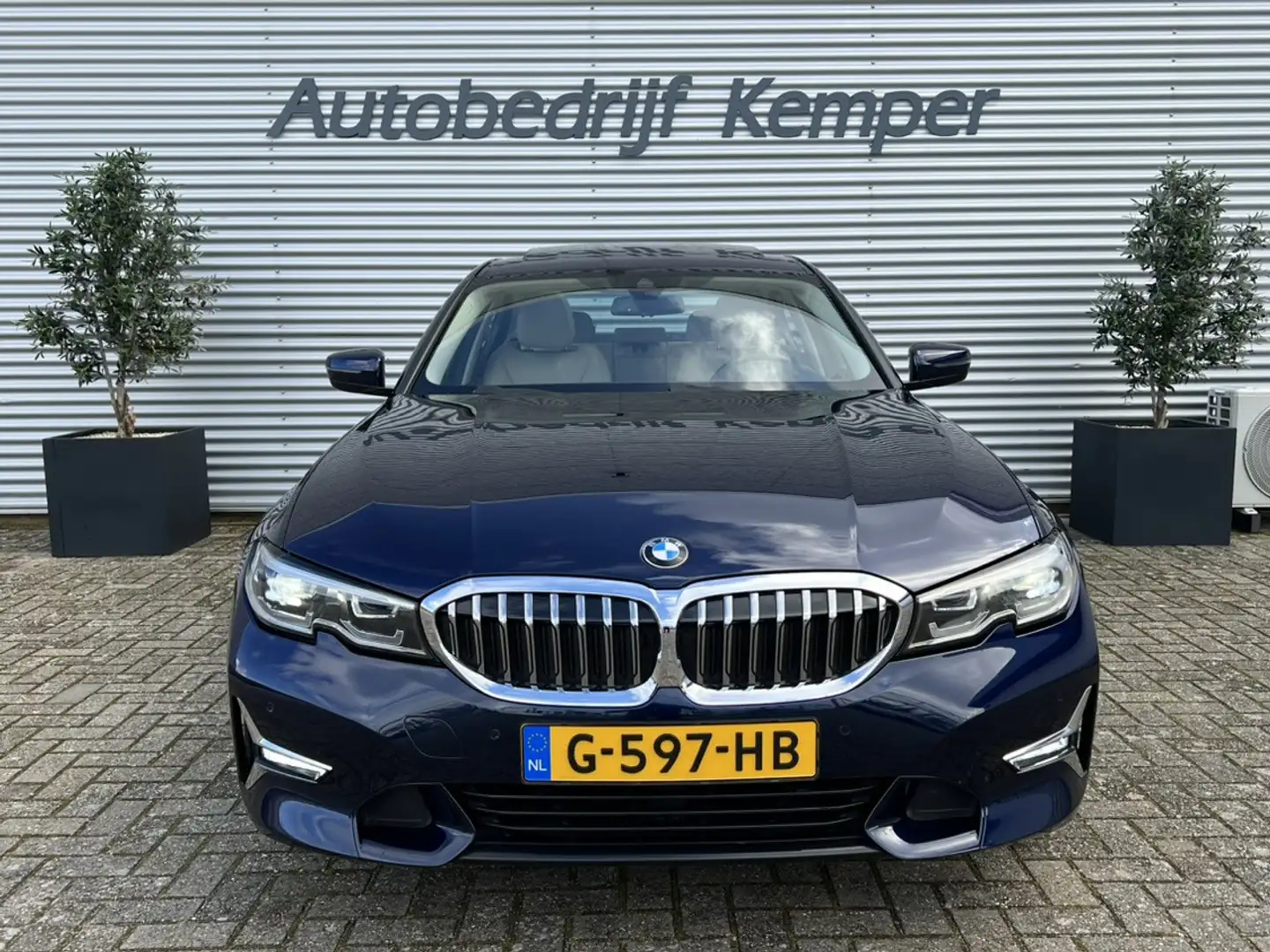 BMW 320 3-serie 320i High Executive Edition *INDIVIDUAL* I Blauw - 2