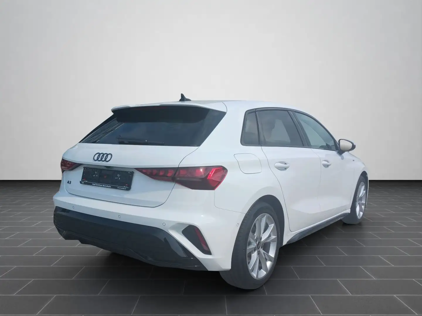Audi A3 S line 35 TFSI 110(150) kW(PS) S tr Weiß - 2