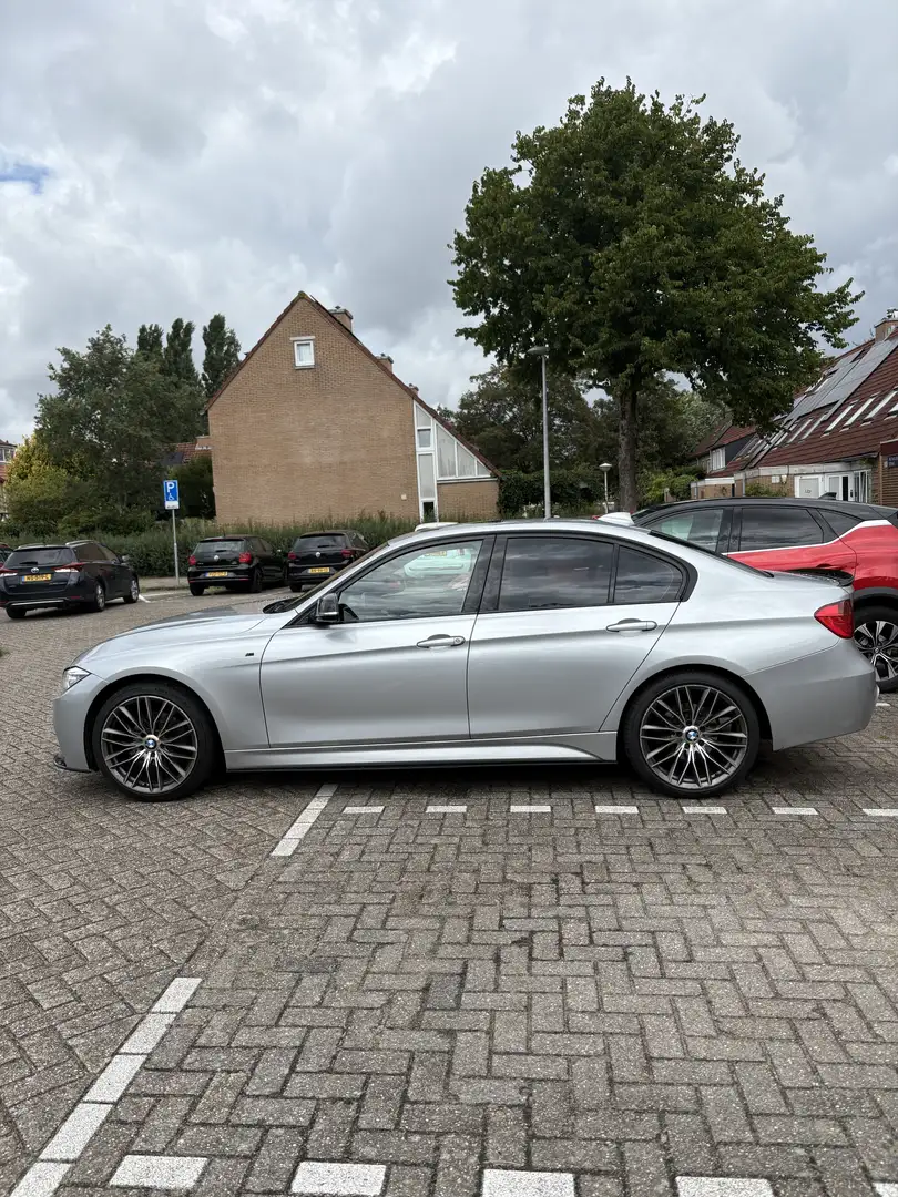 BMW 330 320i High Executive Gris - 2