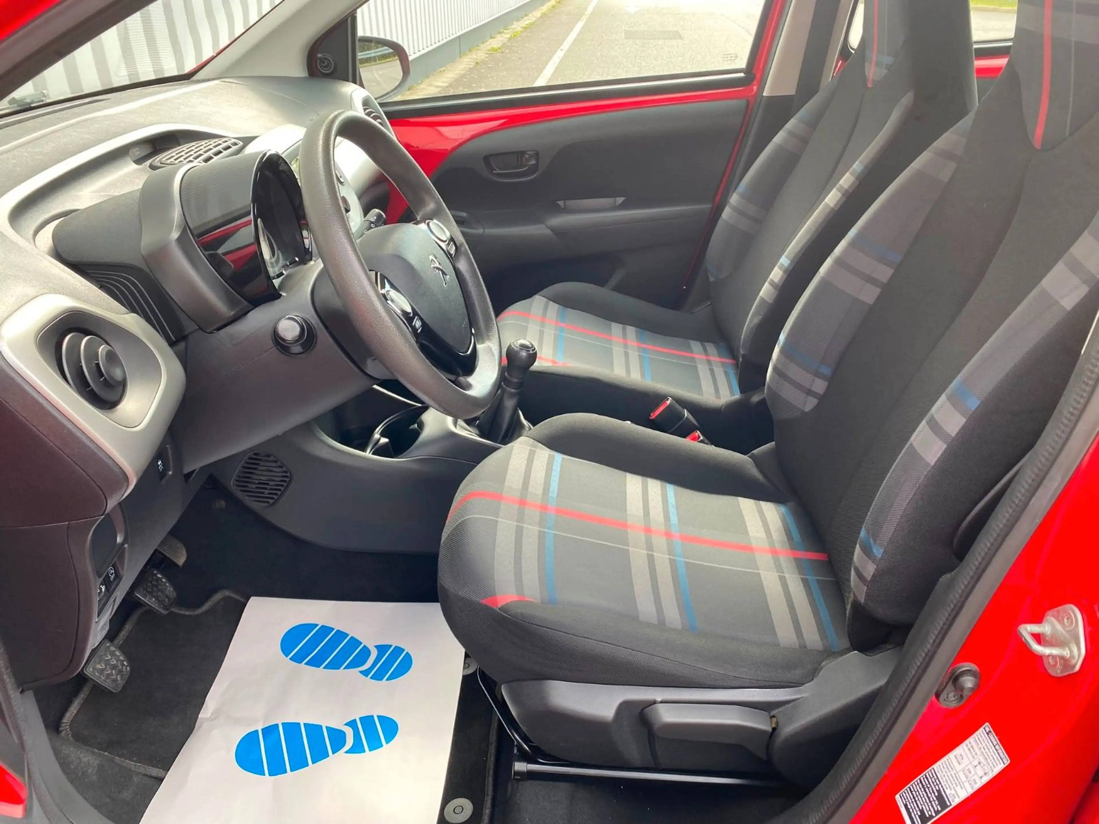 Peugeot 108 Active sehr gepflegt Klima 5Türen TÜV NEU — photo 9