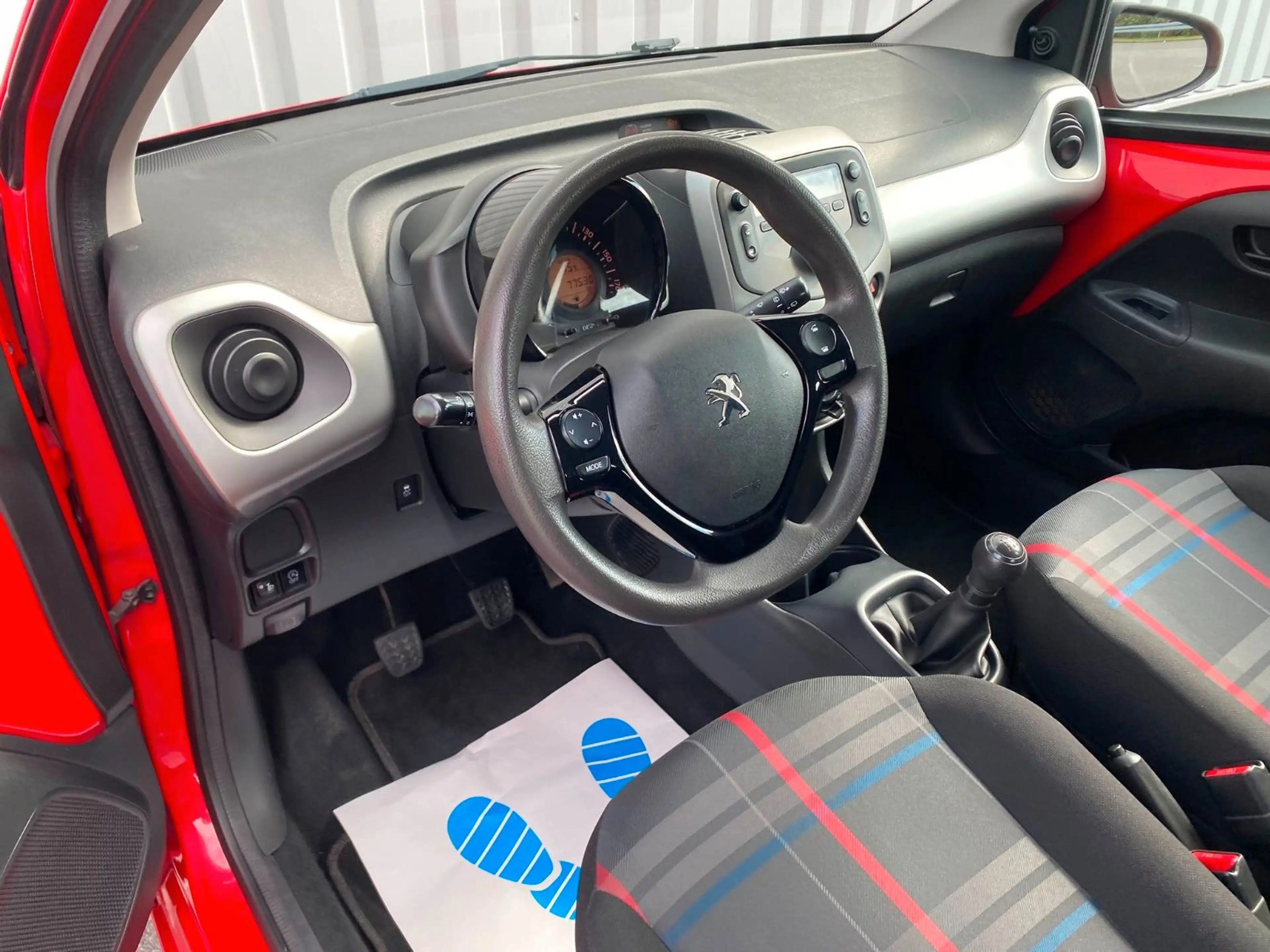 Peugeot 108 Active sehr gepflegt Klima 5Türen TÜV NEU — photo 8