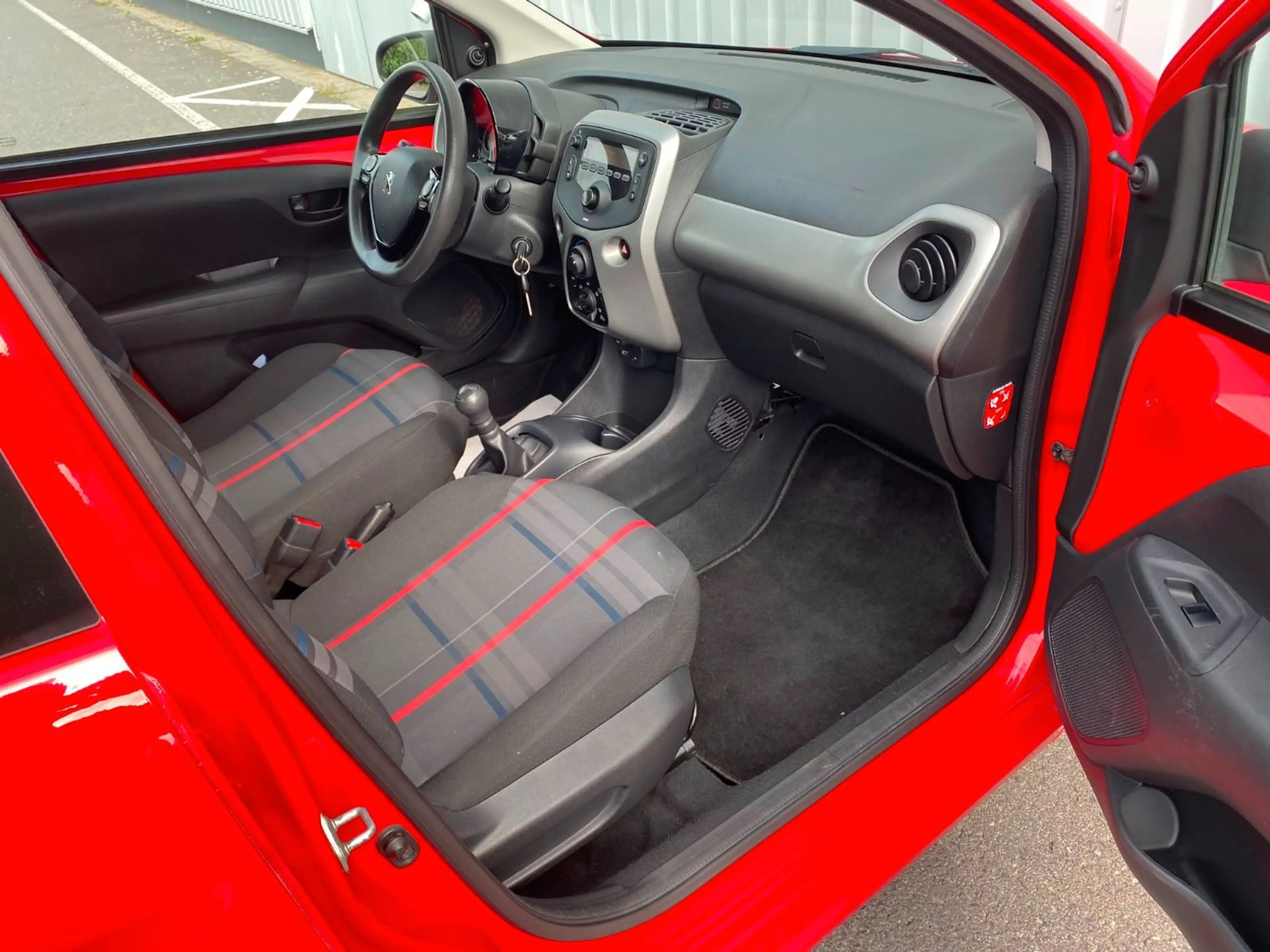 Peugeot 108 Active sehr gepflegt Klima 5Türen TÜV NEU — photo 12