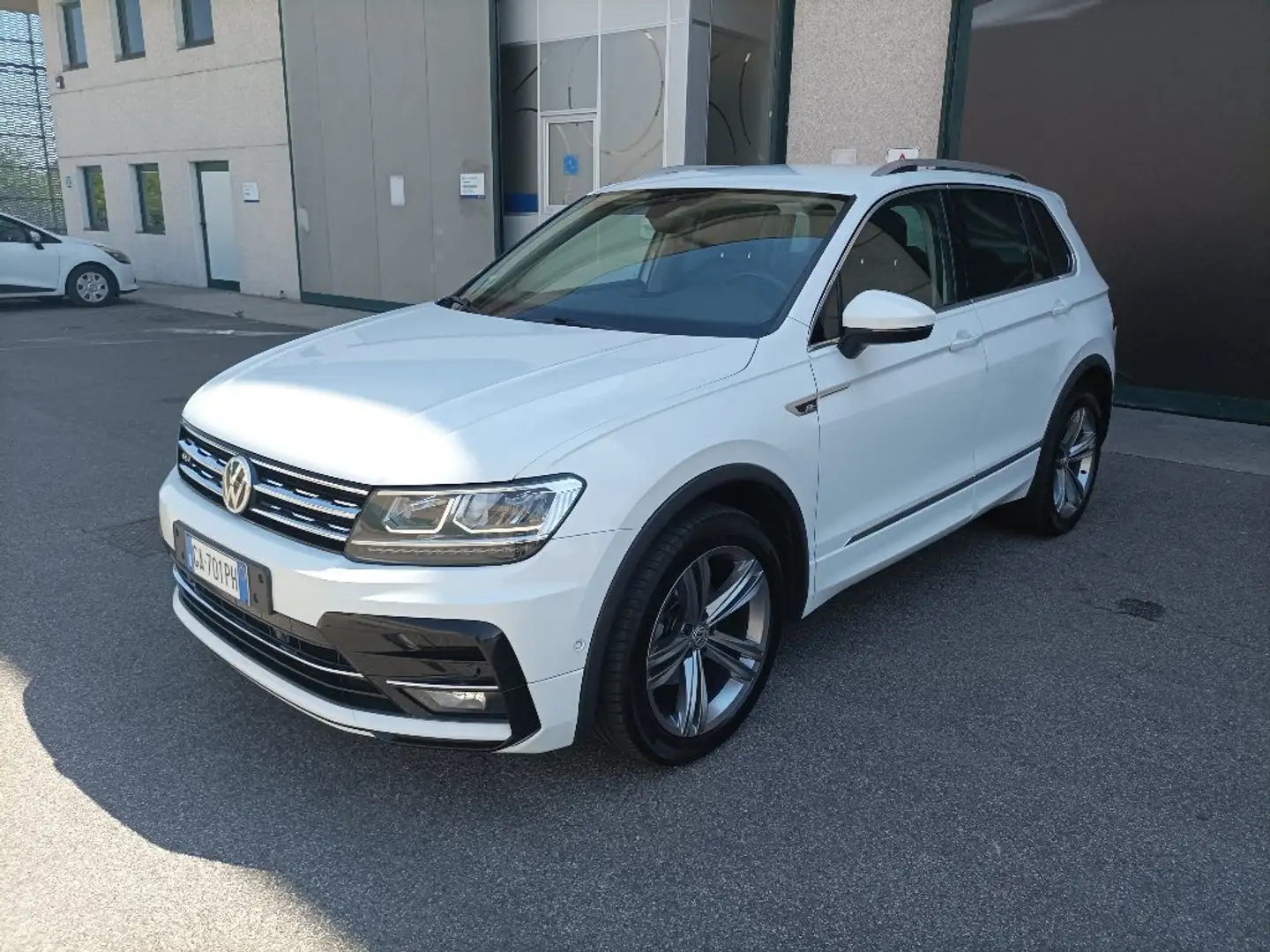 Volkswagen Tiguan 2.0 TDI SCR DSG 4MOTION Sport BMT Bianco - 2