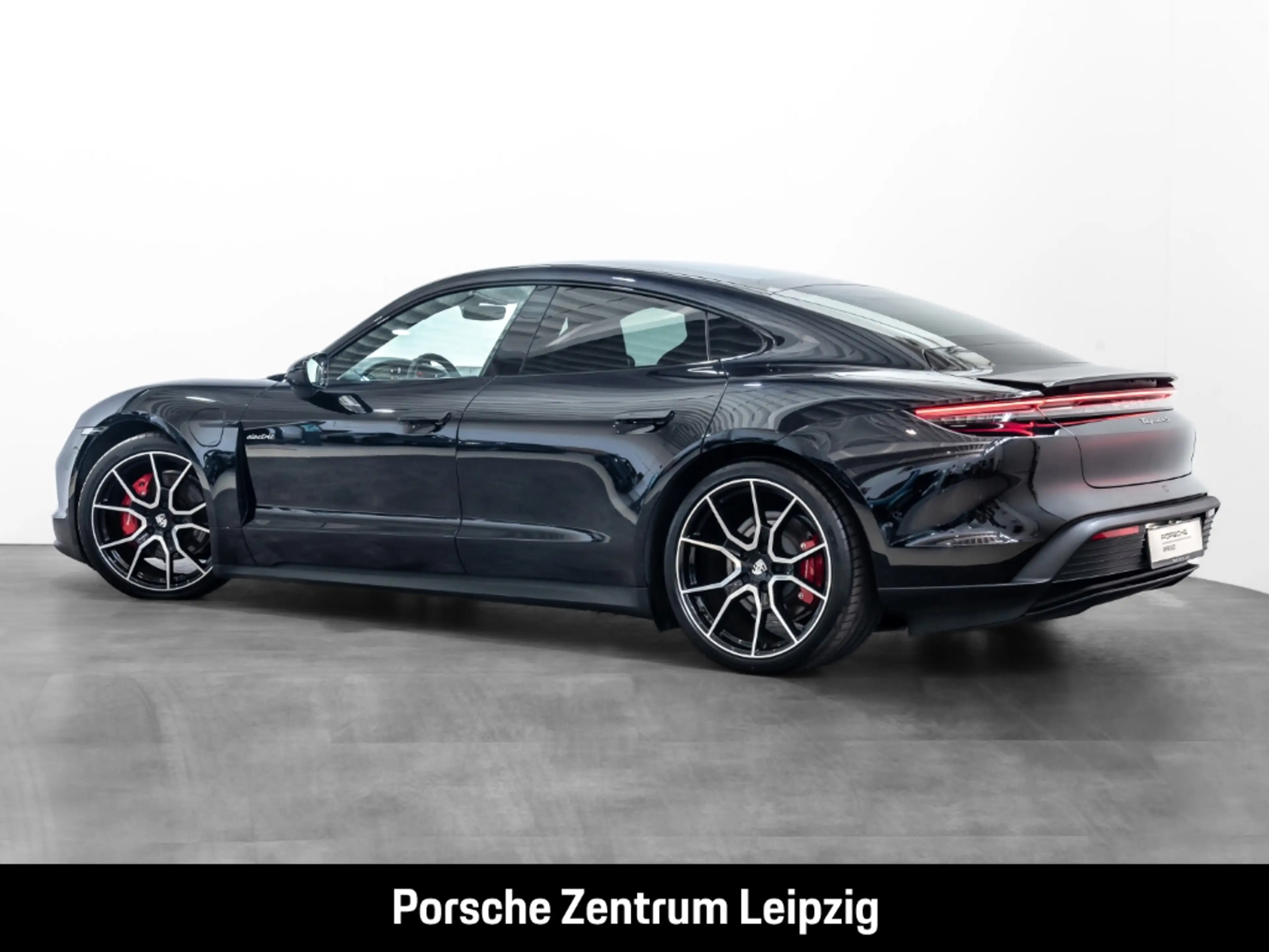 Porsche Taycan 4S Head-Up Surround-View Sitzbelüftung — photo 3