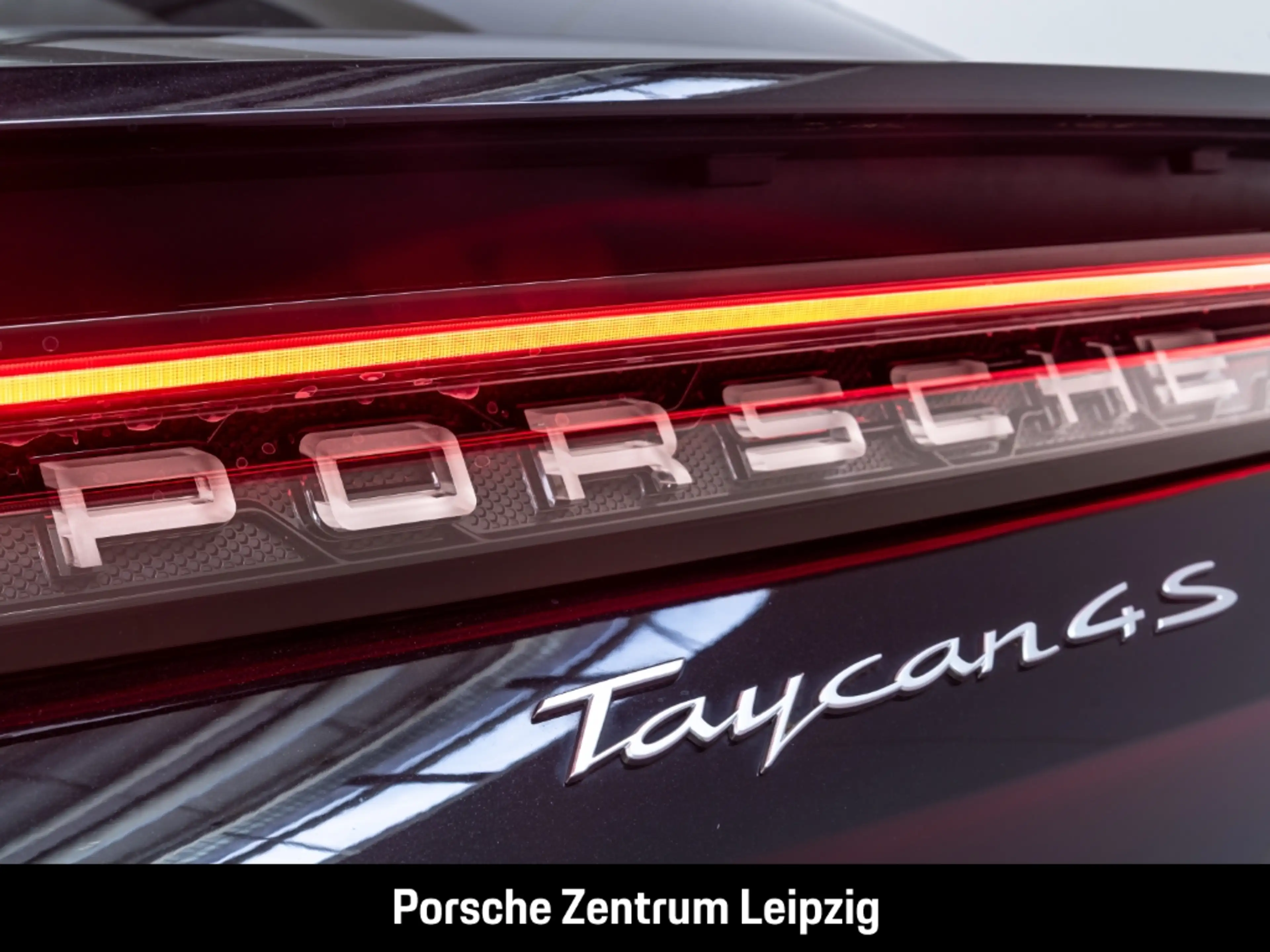 Porsche Taycan 4S Head-Up Surround-View Sitzbelüftung — photo 14