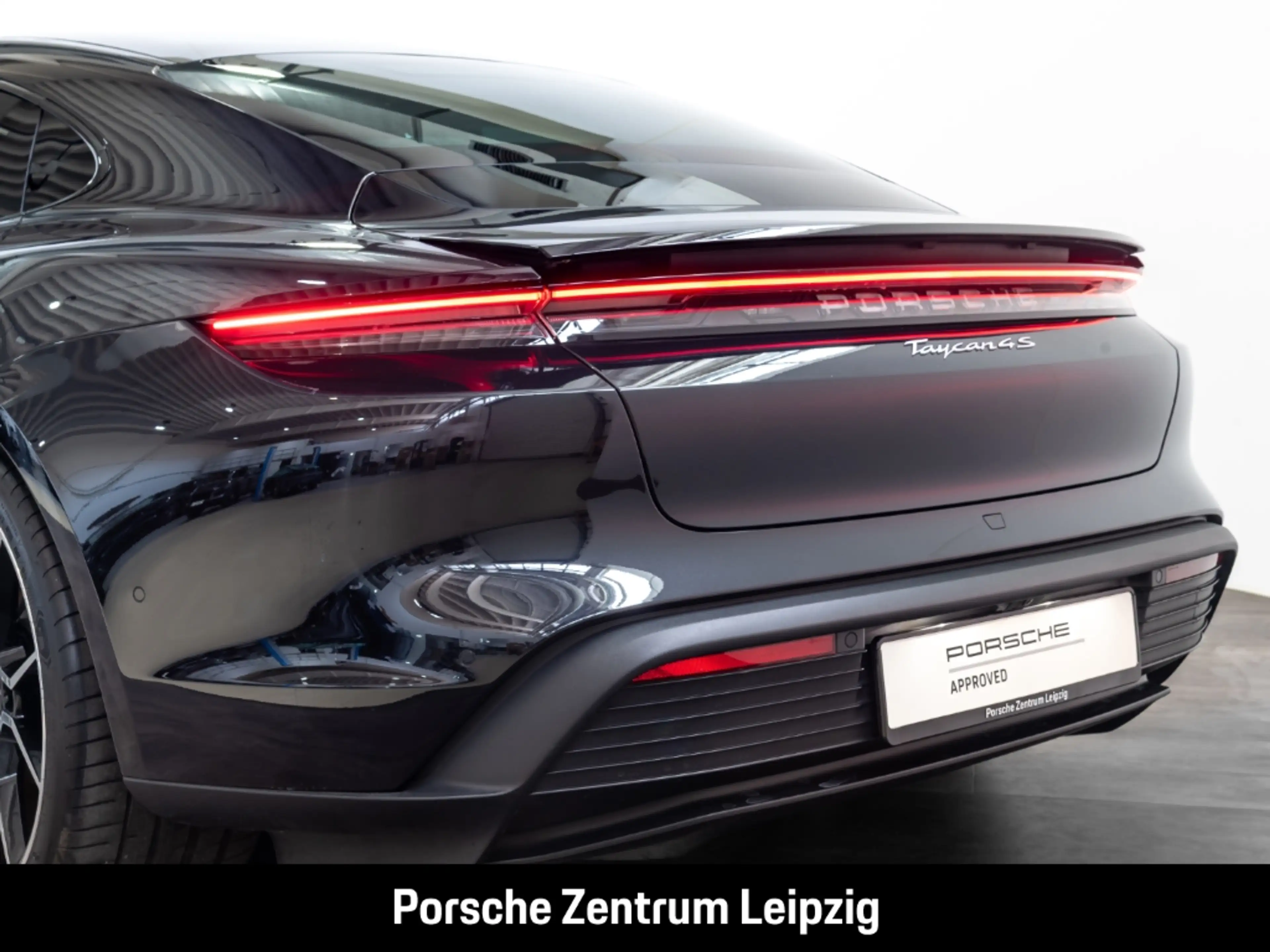 Porsche Taycan 4S Head-Up Surround-View Sitzbelüftung — photo 13