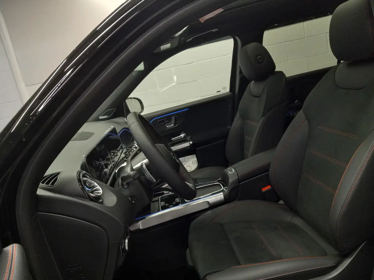 Mercedes-Benz GLB снимка Mercedes-Benz GLB