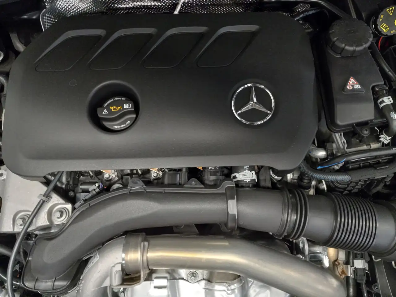 Mercedes-Benz GLB снимка Mercedes-Benz GLB