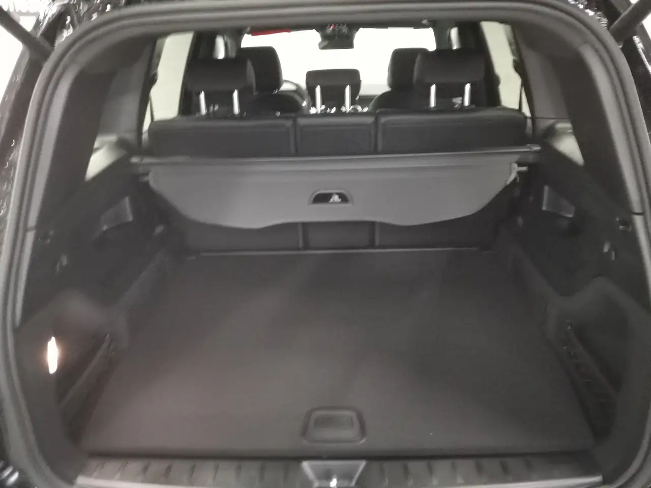 Mercedes-Benz GLB снимка Mercedes-Benz GLB