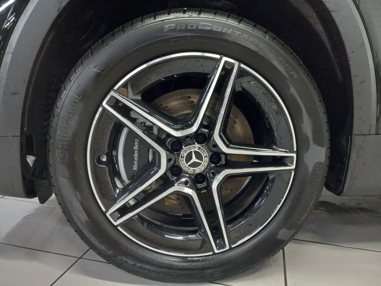 Mercedes-Benz GLB снимка Mercedes-Benz GLB