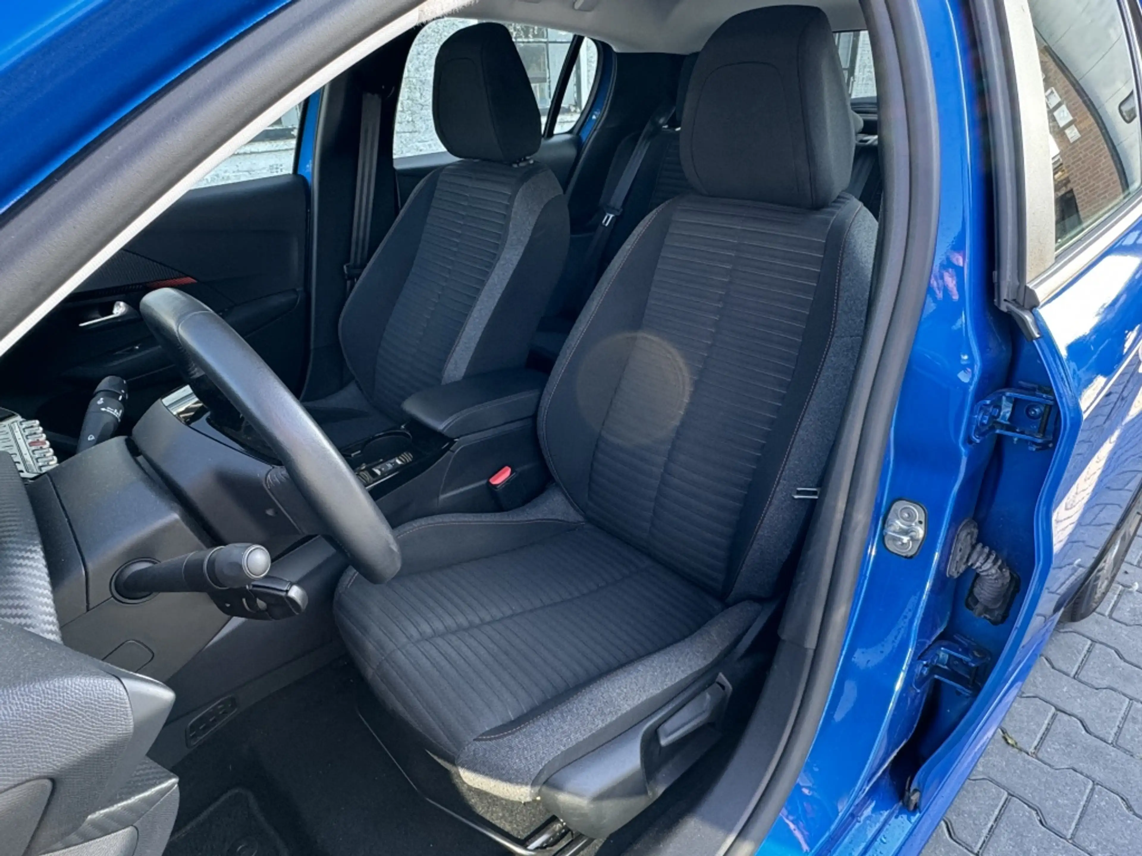 Peugeot e-208 Active Pck 50 kWh *SOH 96,38%* — photo 10