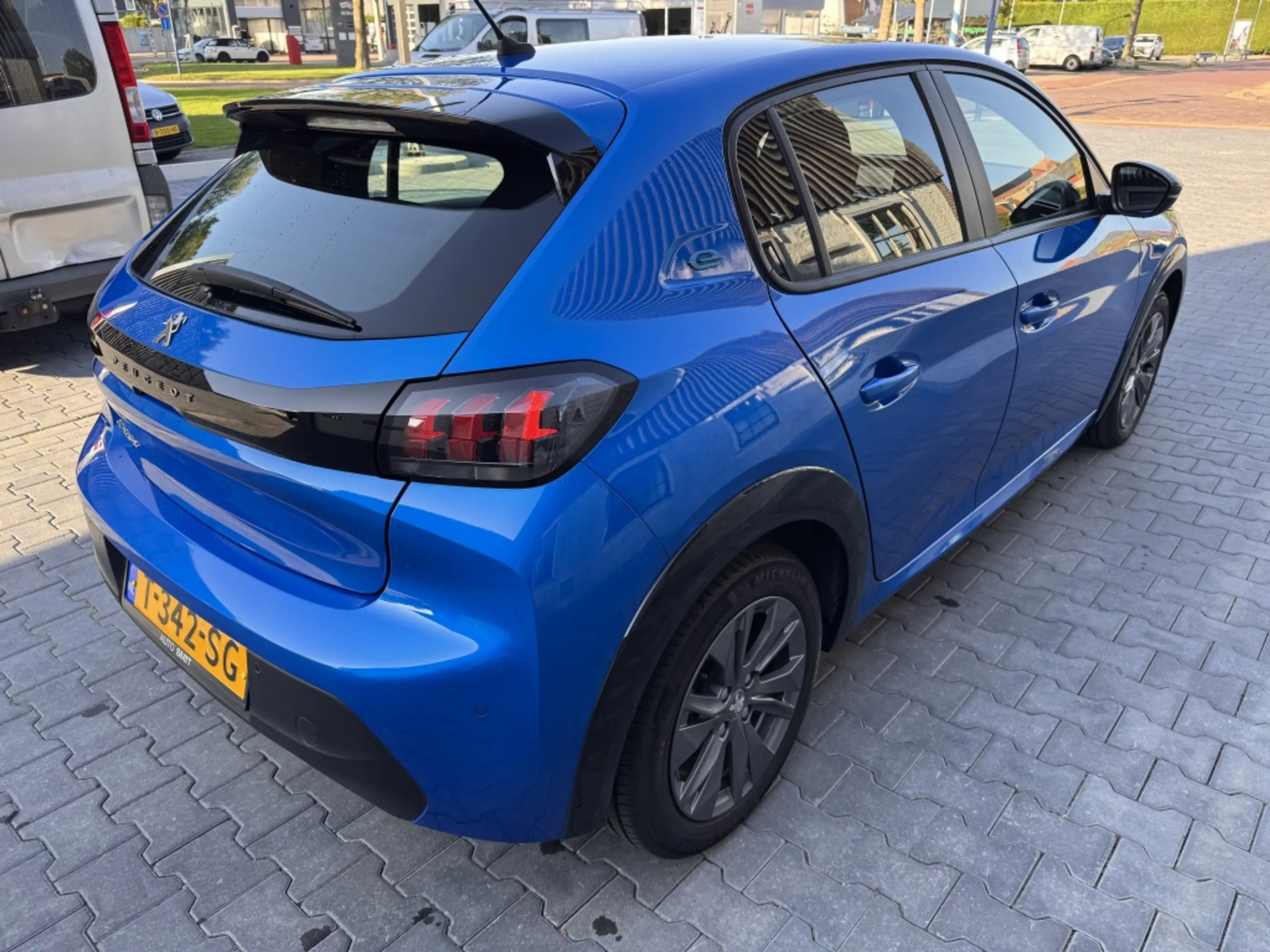 Peugeot e-208 Active Pck 50 kWh *SOH 96,38%* — photo 6
