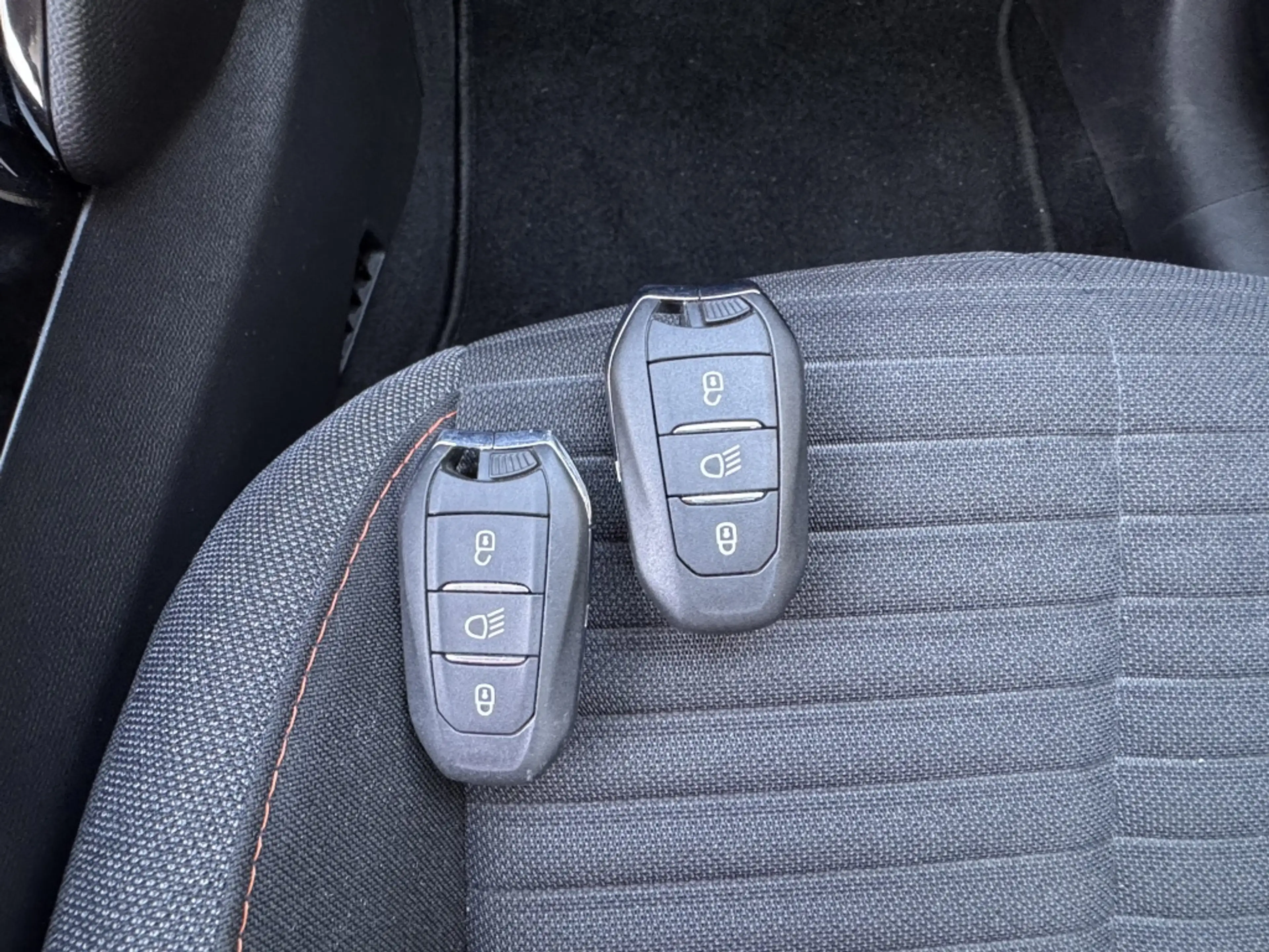 Peugeot e-208 Active Pck 50 kWh *SOH 96,38%* — photo 20