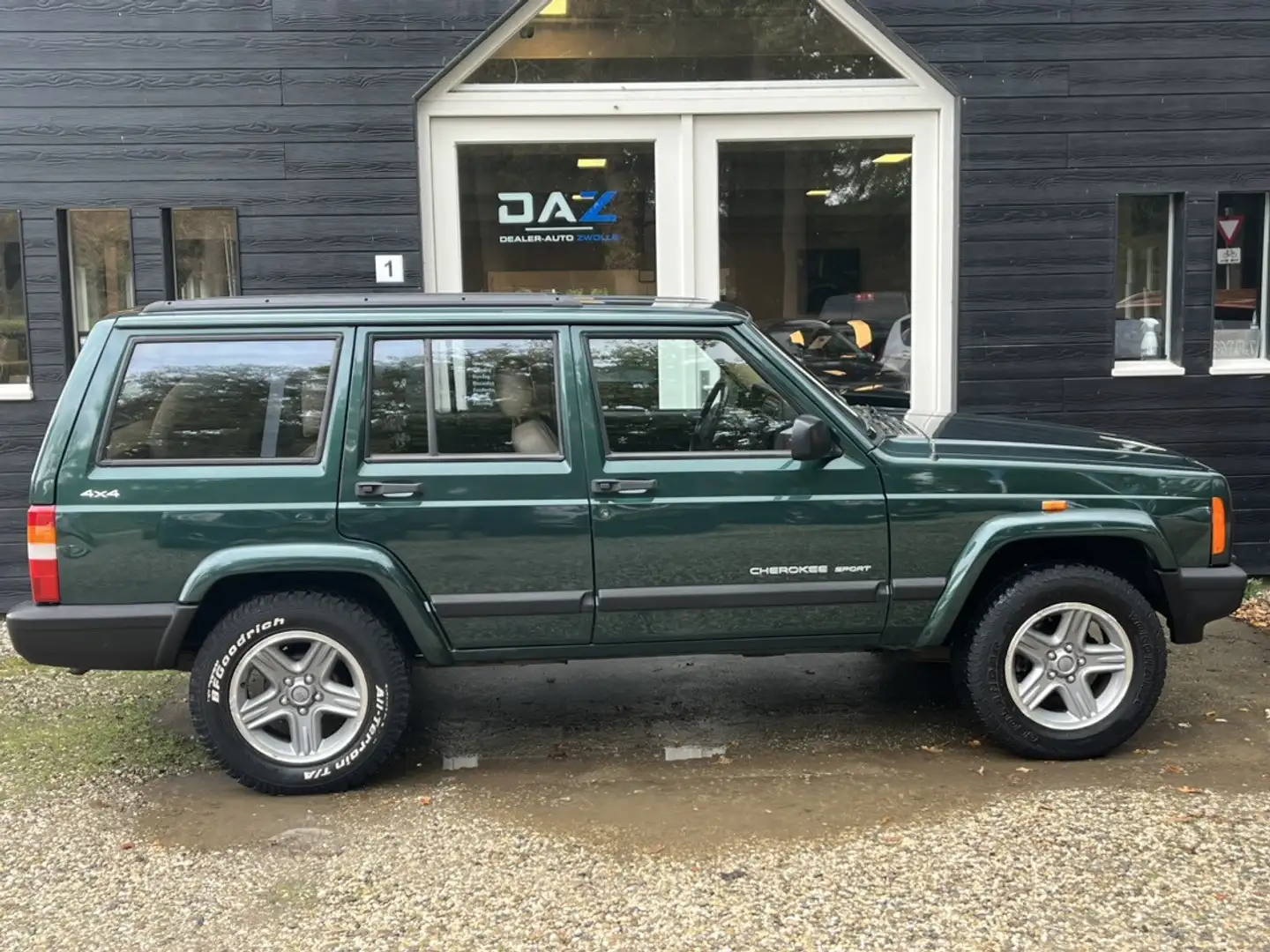 Jeep Cherokee 4.0i 60th Anniversary Aut/Airco/Leer/Cruise/Youngt Vert - 2