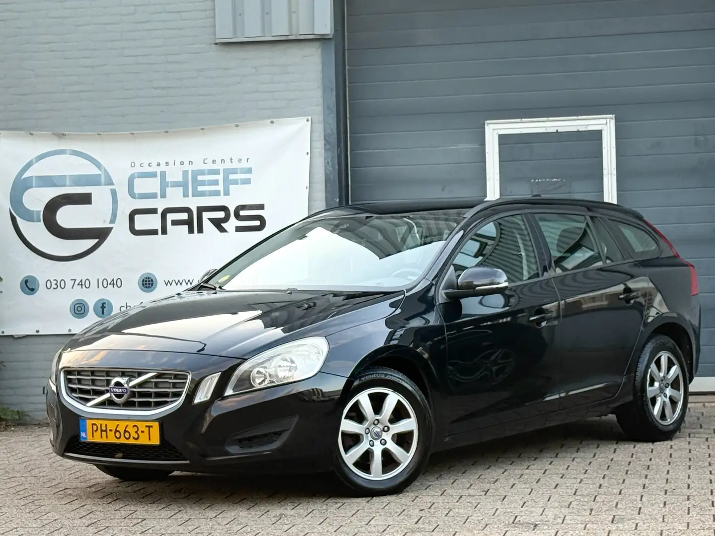 Volvo V60 V60 1.6 D2 Ocean Race Zwart - 1