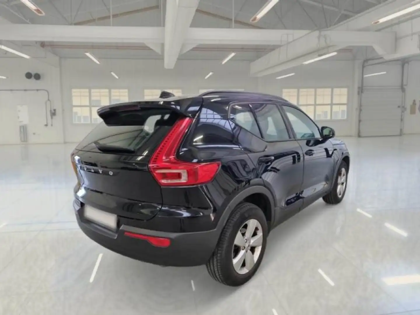 Volvo XC40 T2 Momentum Core Schwarz - 2