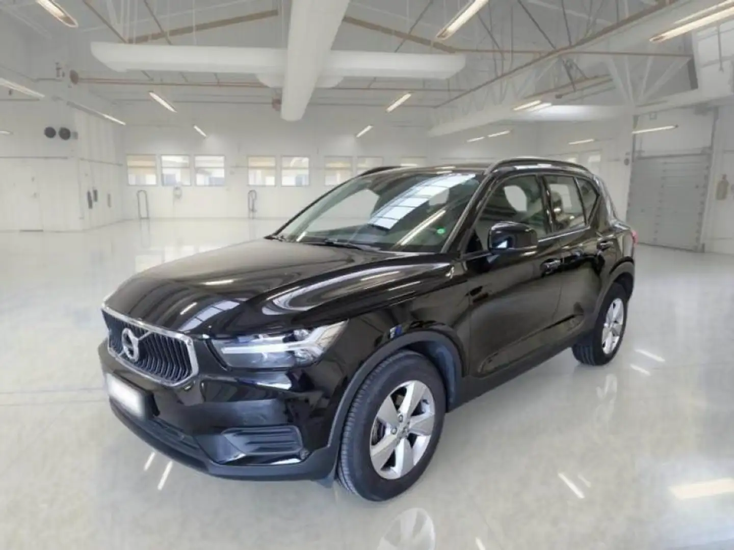 Volvo XC40 T2 Momentum Core Schwarz - 1