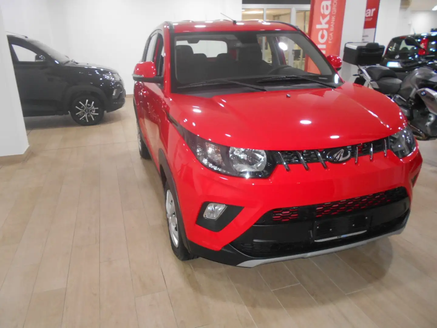 Mahindra KUV100 1.2 K6+ Červená - 2