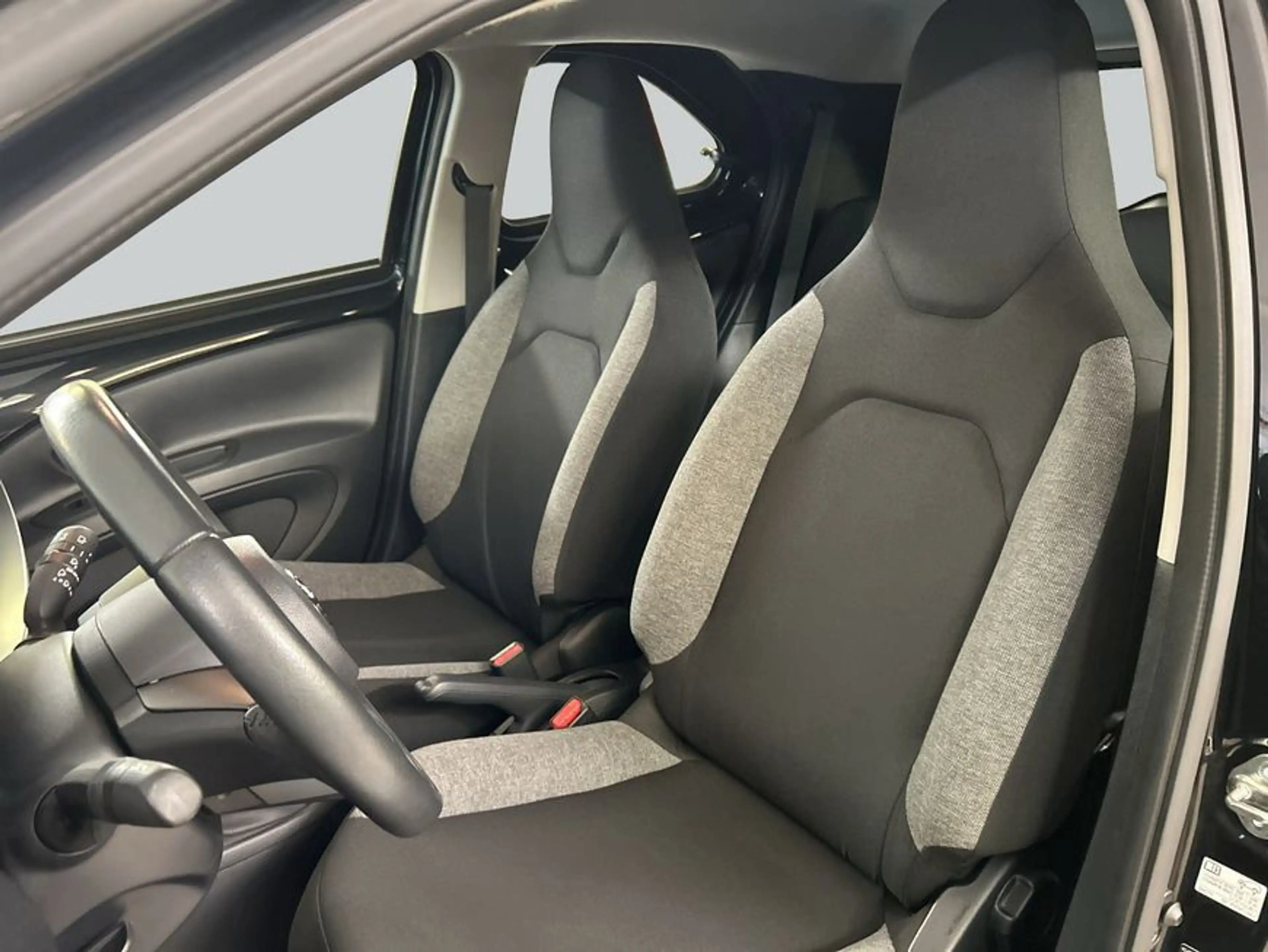 Toyota Aygo X X Play — photo 10