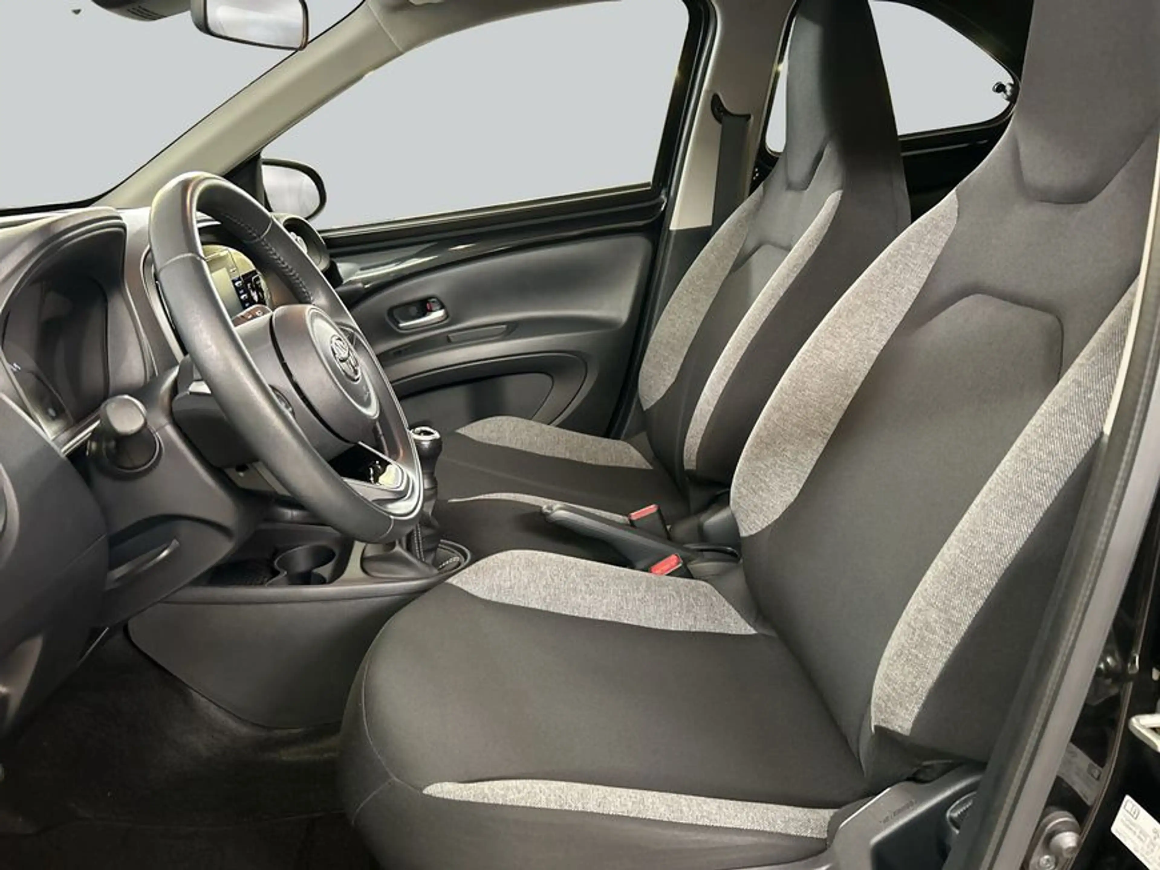 Toyota Aygo X X Play — photo 9