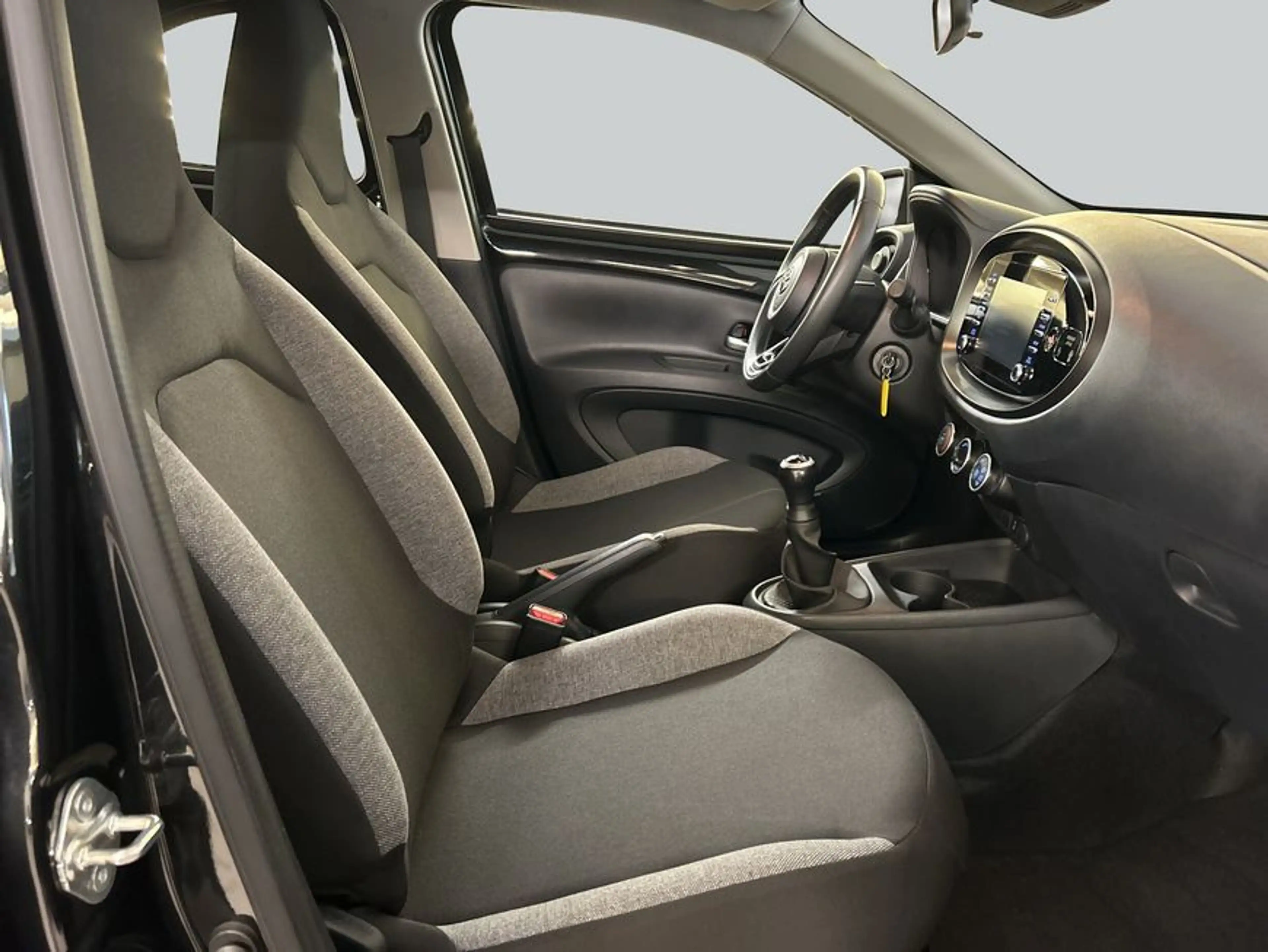 Toyota Aygo X X Play — photo 12