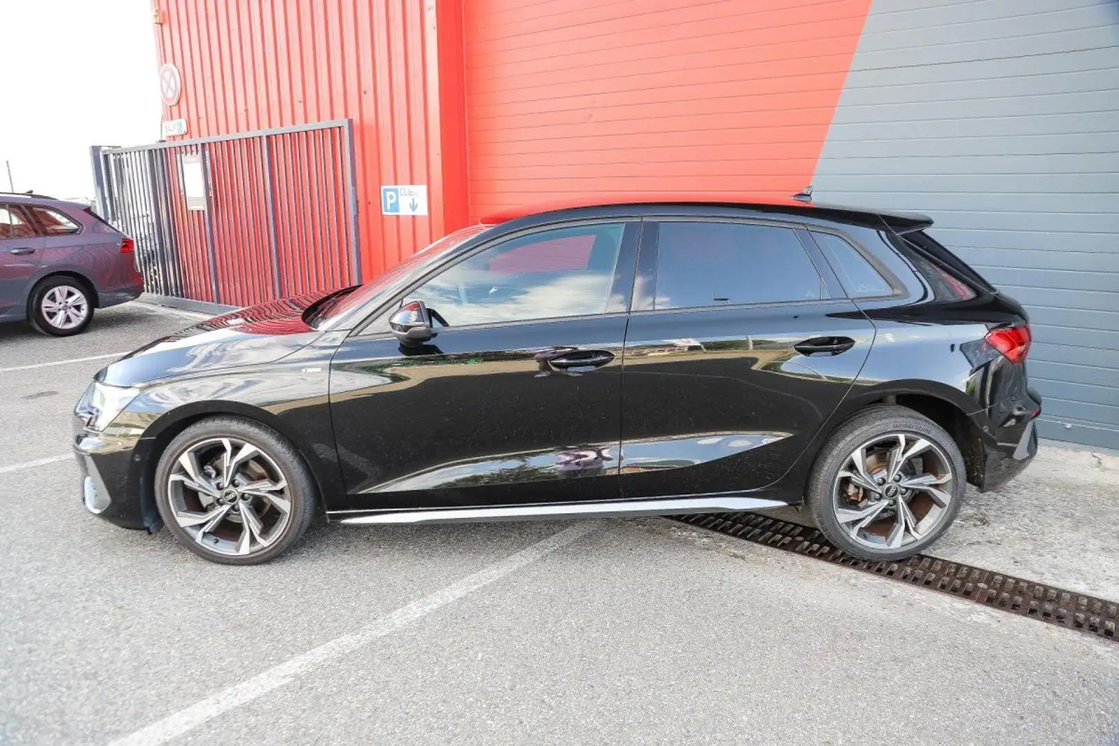 Audi A3 1.5 35 TFSI 150 S-Tronic 7 S line CAMERA GPS Zwart - 2