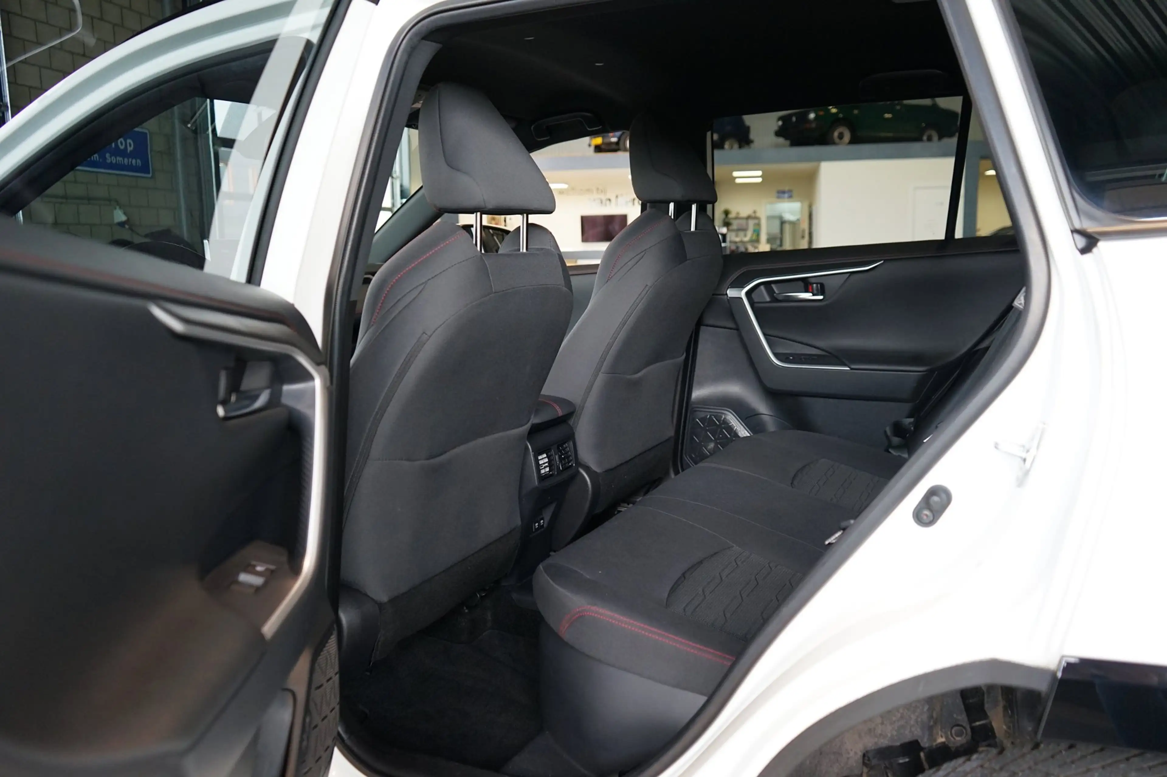 Toyota RAV 4 2.5 Plug-in Hybrid AWD Business|TREKH|DEALER ONDER — photo 6