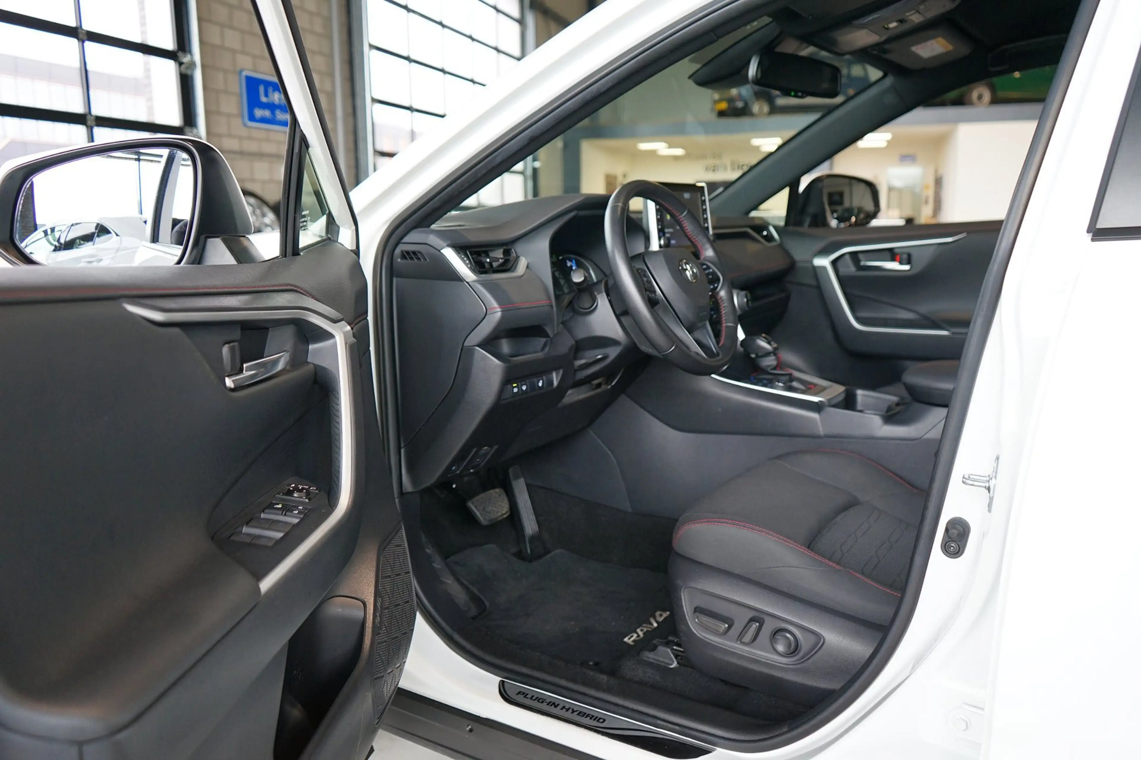 Toyota RAV 4 2.5 Plug-in Hybrid AWD Business|TREKH|DEALER ONDER — photo 4