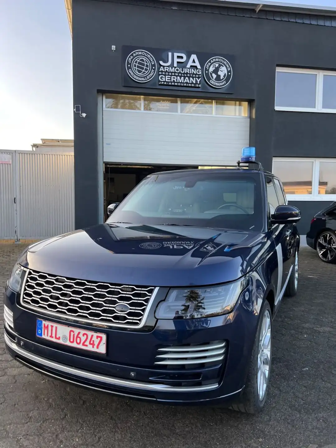 랜드로버 레인지로버 V8 Supercharged 2014 네이비 사진 3