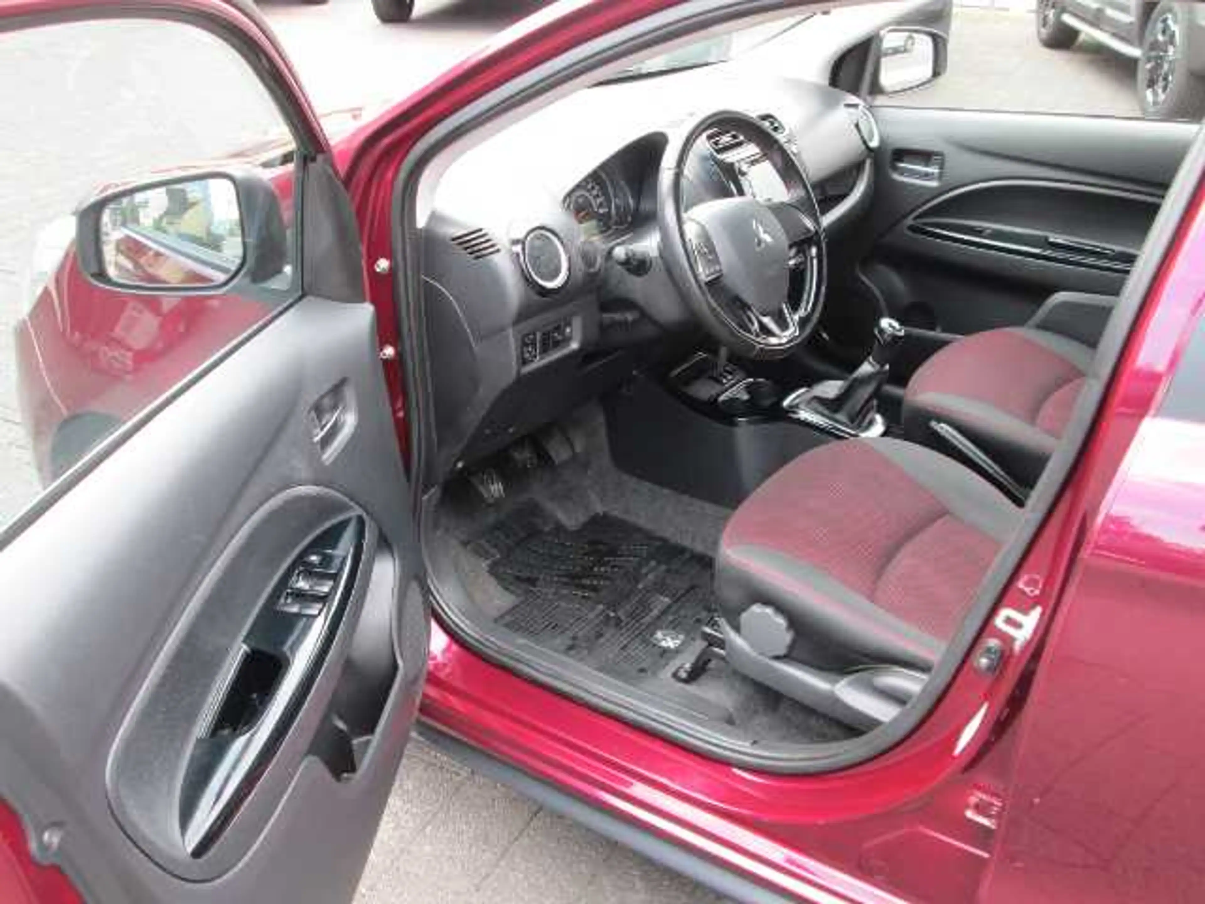 Mitsubishi Space Star Diamant+ 1.2 Navigation,Sitzheizung — photo 7