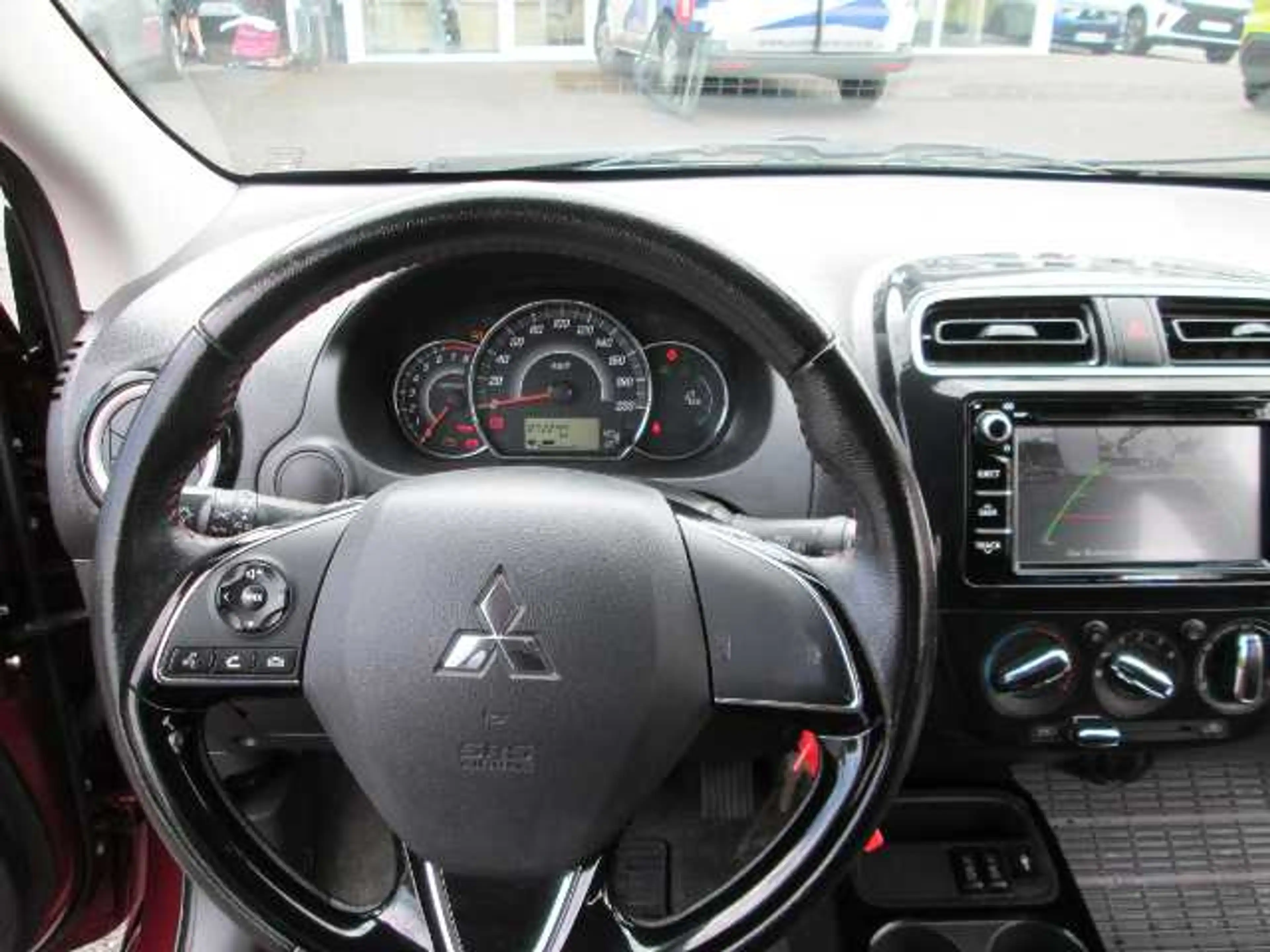 Mitsubishi Space Star Diamant+ 1.2 Navigation,Sitzheizung — photo 11