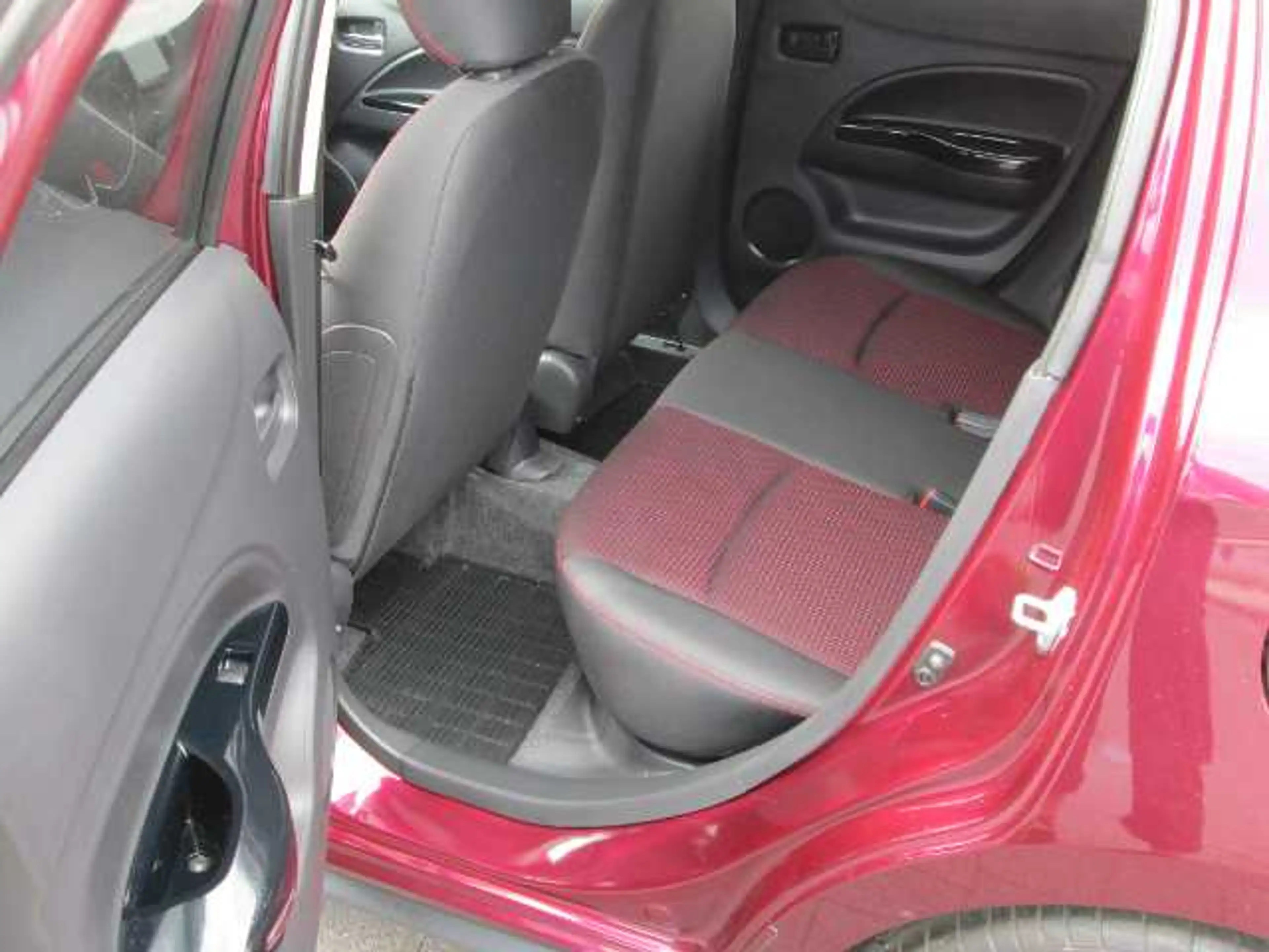 Mitsubishi Space Star Diamant+ 1.2 Navigation,Sitzheizung — photo 8