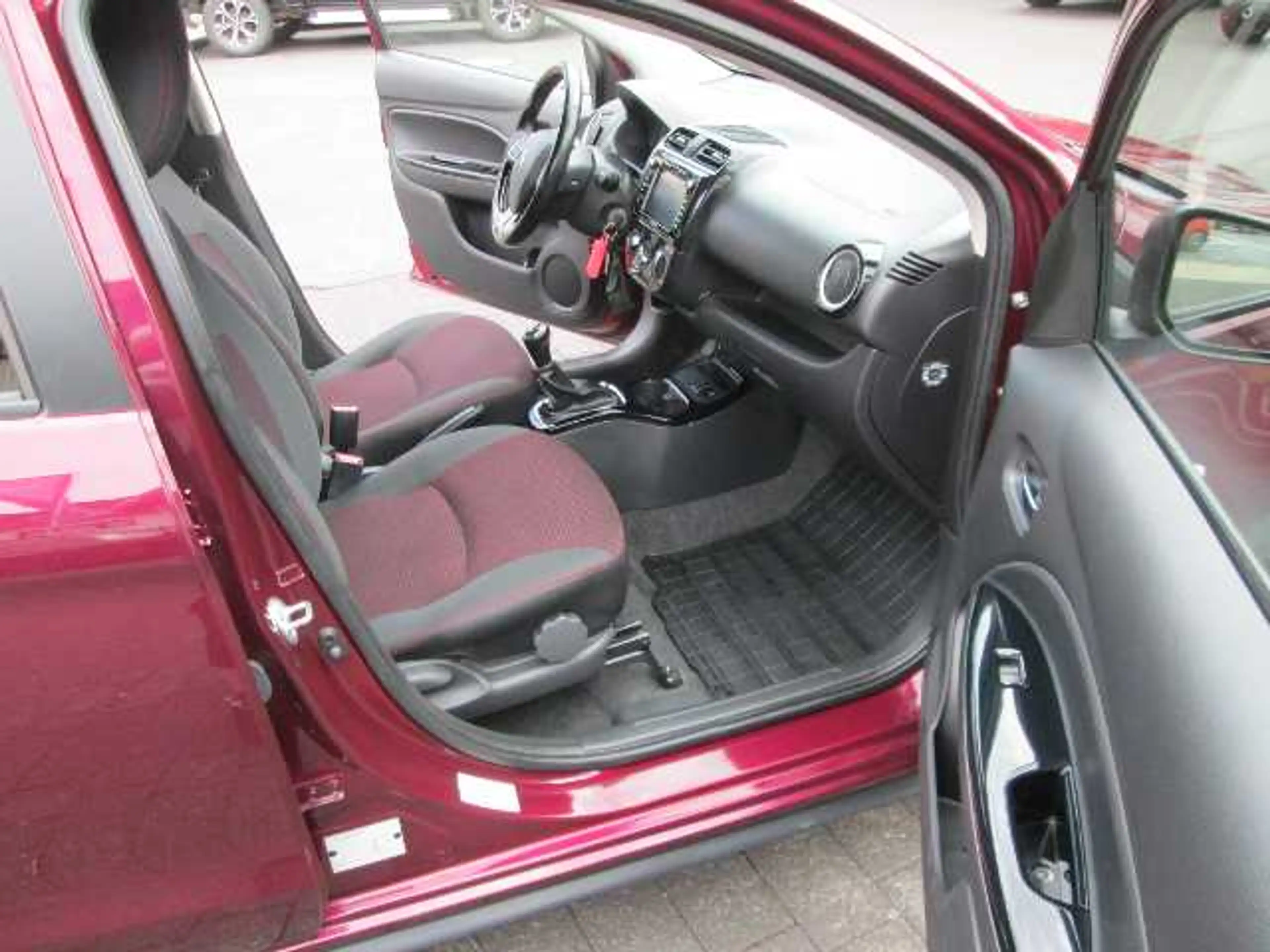 Mitsubishi Space Star Diamant+ 1.2 Navigation,Sitzheizung — photo 9