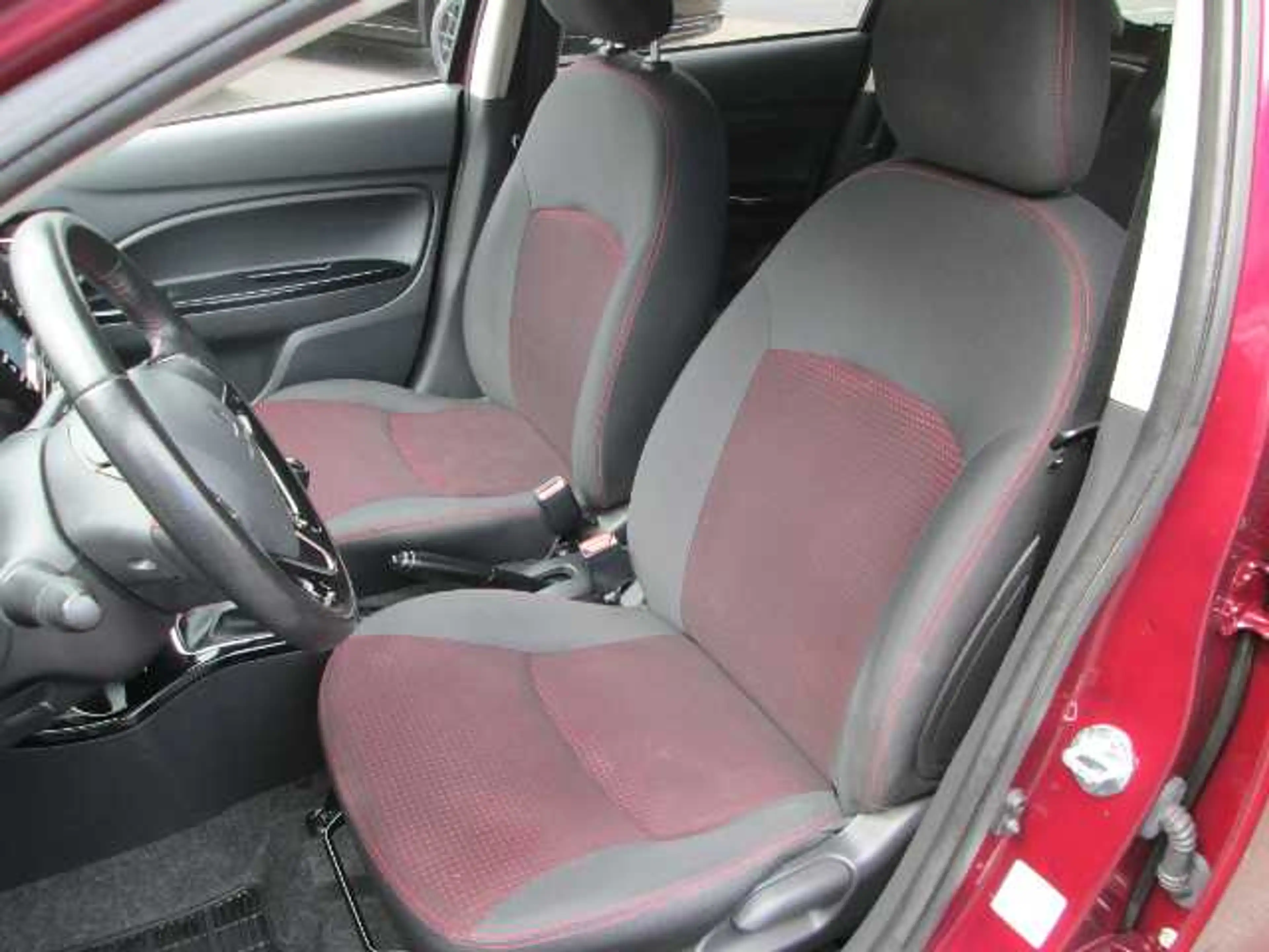 Mitsubishi Space Star Diamant+ 1.2 Navigation,Sitzheizung — photo 14