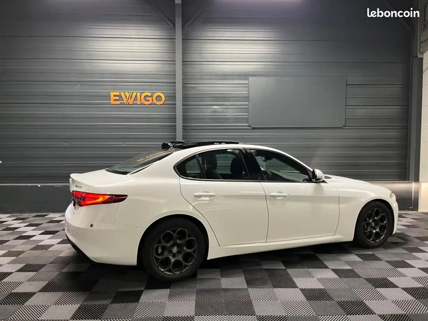Alfa Romeo Giulia 2.2 JTDM 135 B-TECH TOIT OUVRANT + JANTES SPORT Weiß - 2