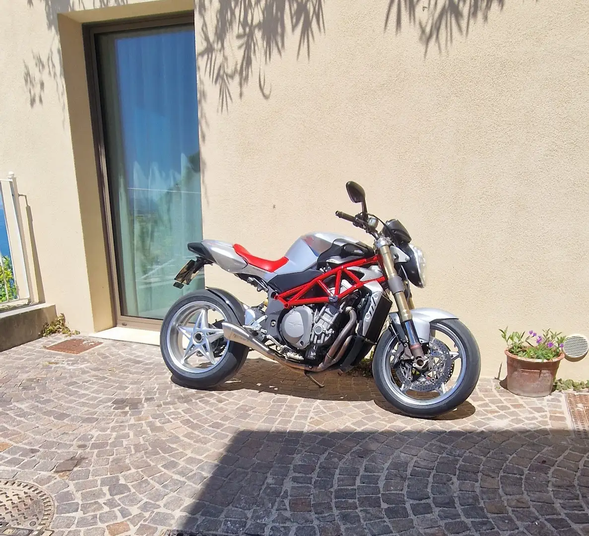 MV Agusta Brutale 910 S Argent - 1