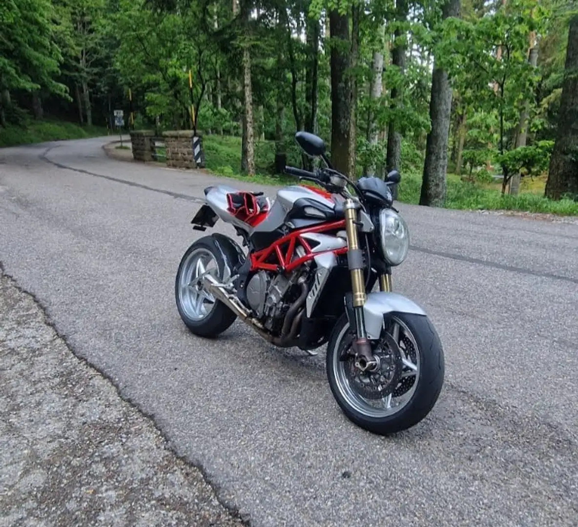 MV Agusta Brutale 910 S Argent - 2