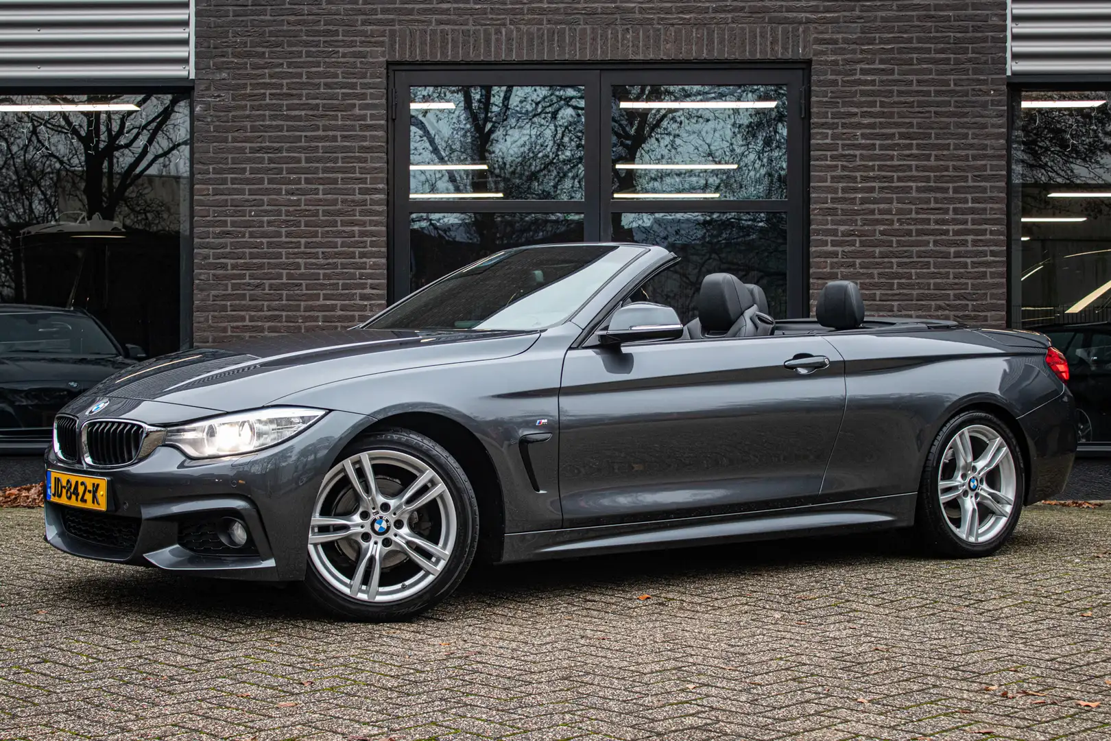BMW 420 420i F33 Cabrio M Sport High Executive / Handgesch Grijs - 2