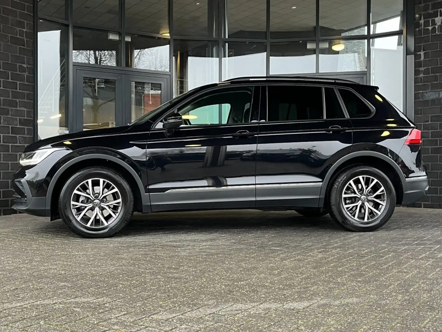 Volkswagen Tiguan 1.5TSi ACT DSG AUT. - LIFE - NAVI - STOELV. - 17 I Noir - 2