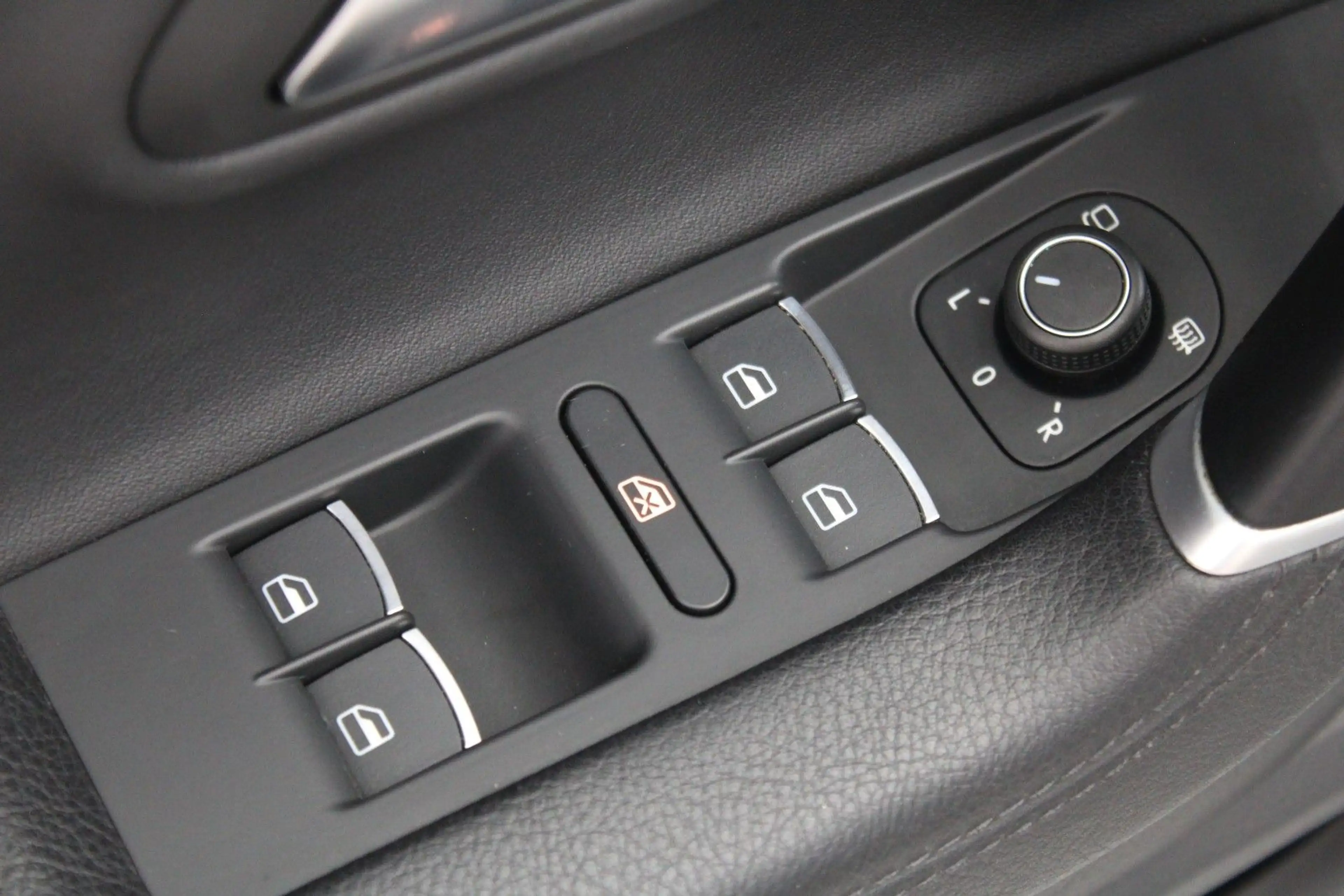 Volkswagen CC *TÜV&Insp. Neu*Automatik*Navi*Kamera*H&K* — photo 6