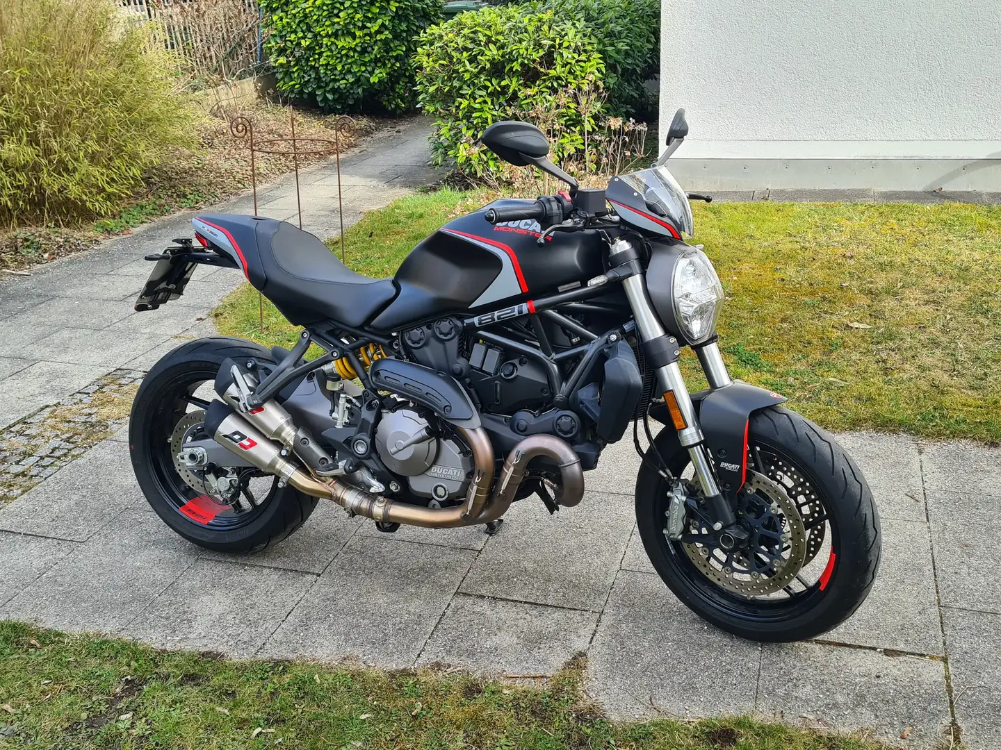 Ducati Monster 821 Dark Stealth Nero - 1