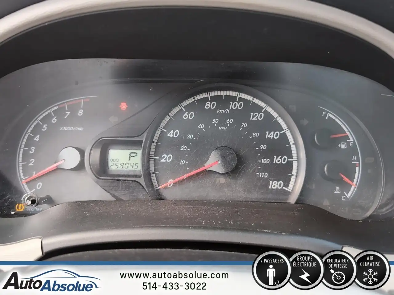 Toyota Sienna снимка Toyota Sienna