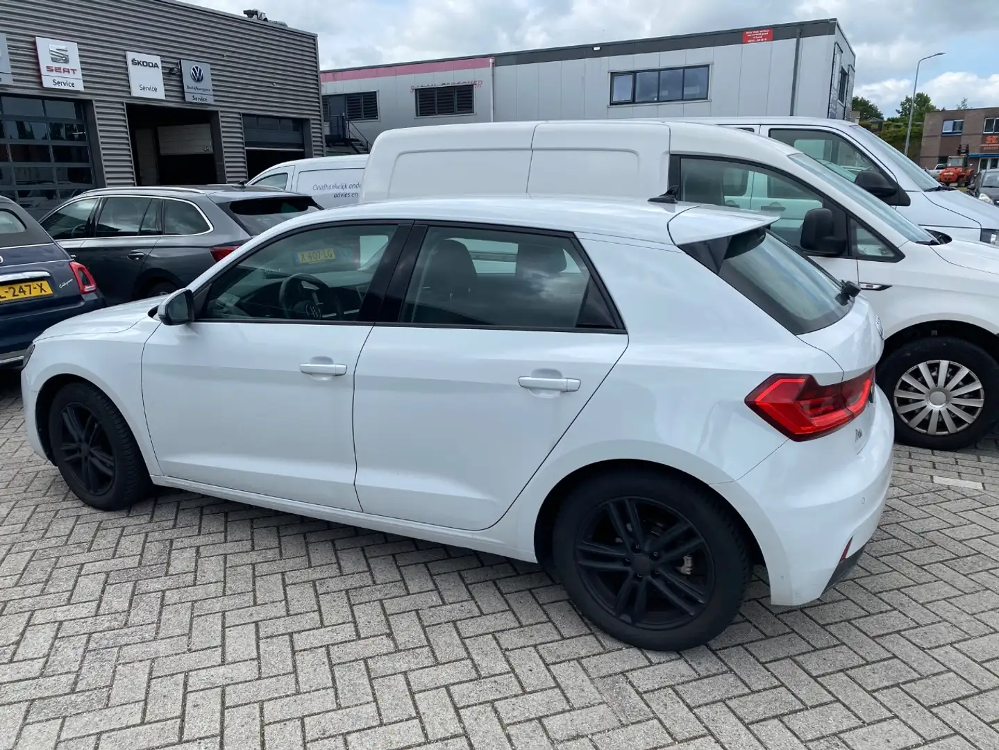 Audi A1 Sportback 30 TFSI 110 pk Advanced edition Automaat Wit - 2