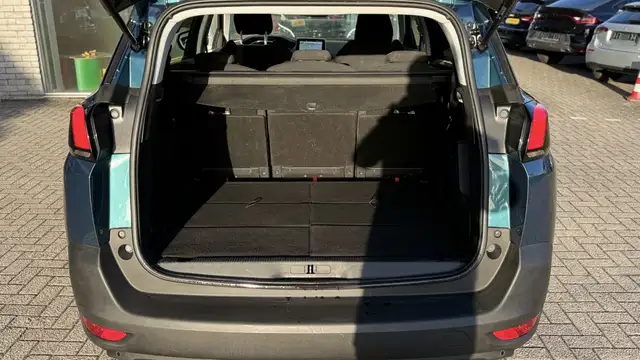 Peugeot 5008 view 26