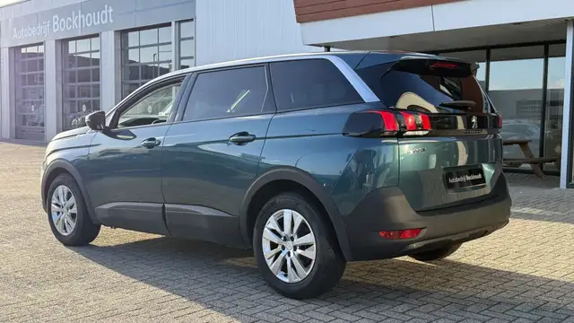 Peugeot 5008 view 3