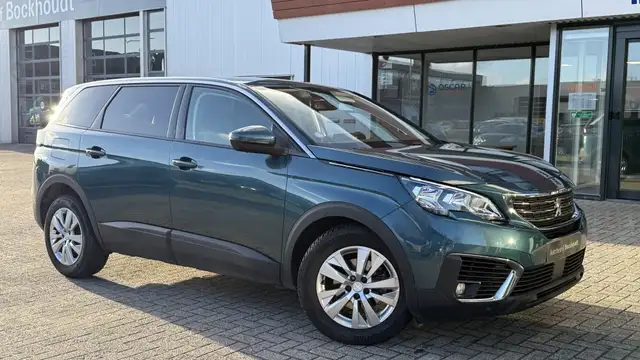 Peugeot 5008 view 4